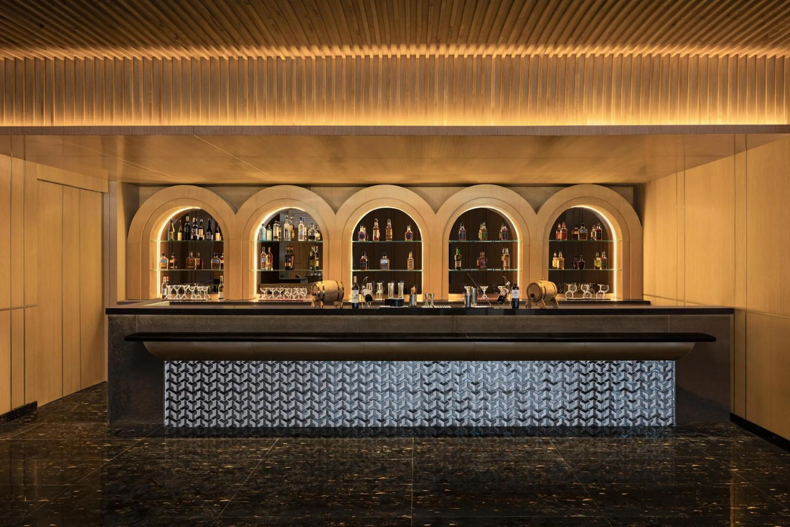 Lounge or bar in Doubletree By Hilton Bengaluru Airport