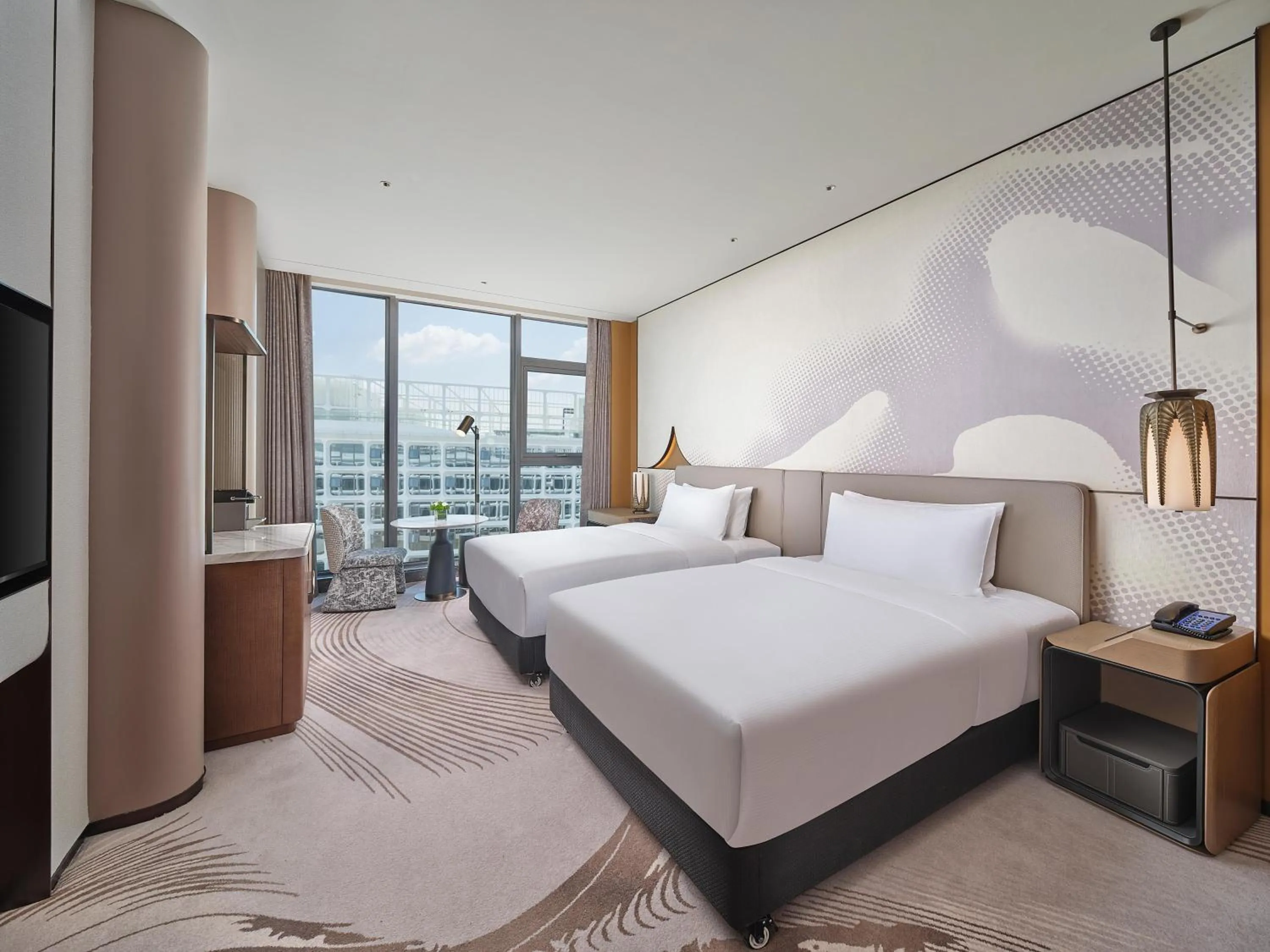 Photo of the whole room, Bed in Hilton Guangzhou Baiyun Airport