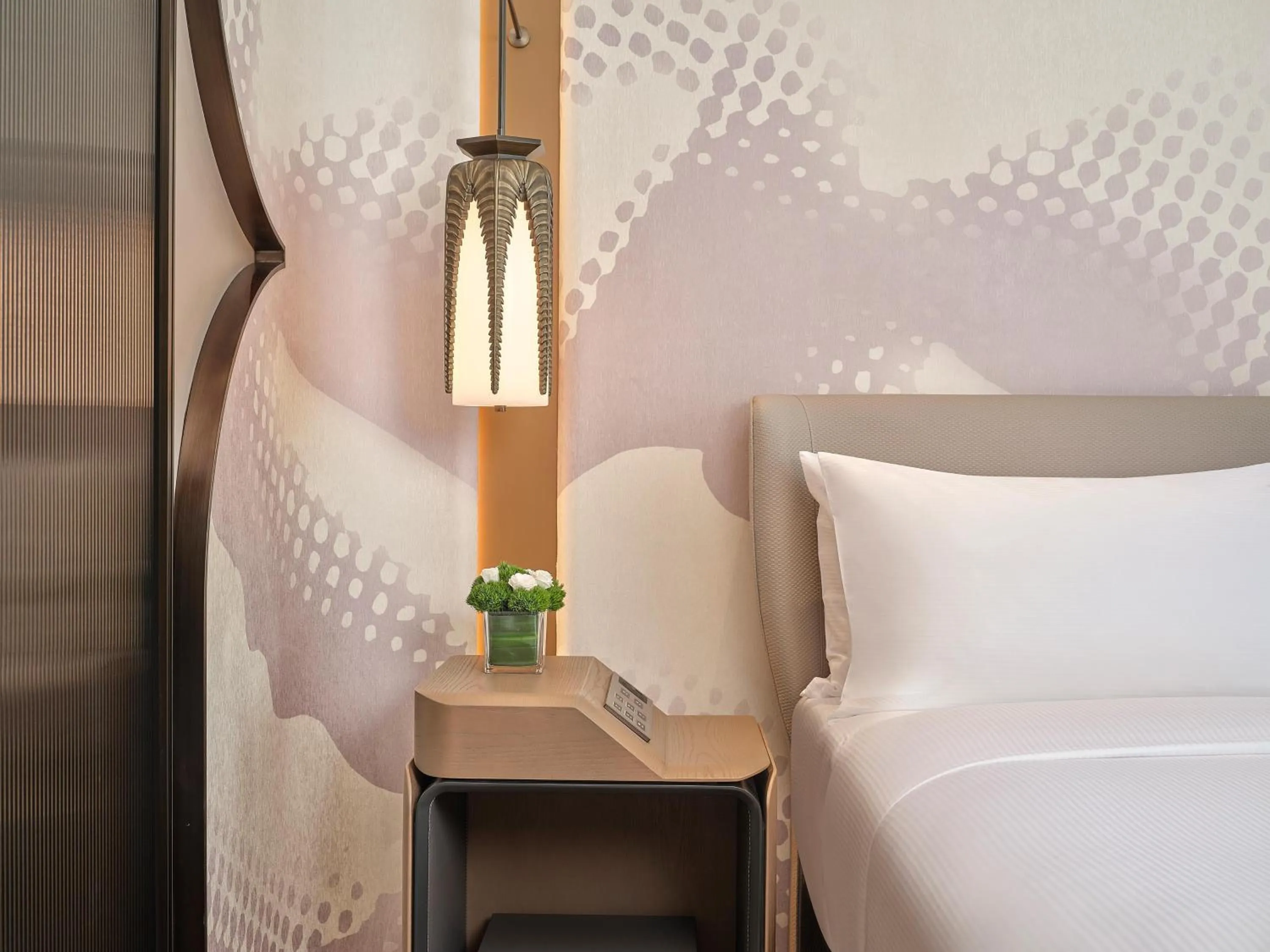 Bed in Hilton Guangzhou Baiyun Airport