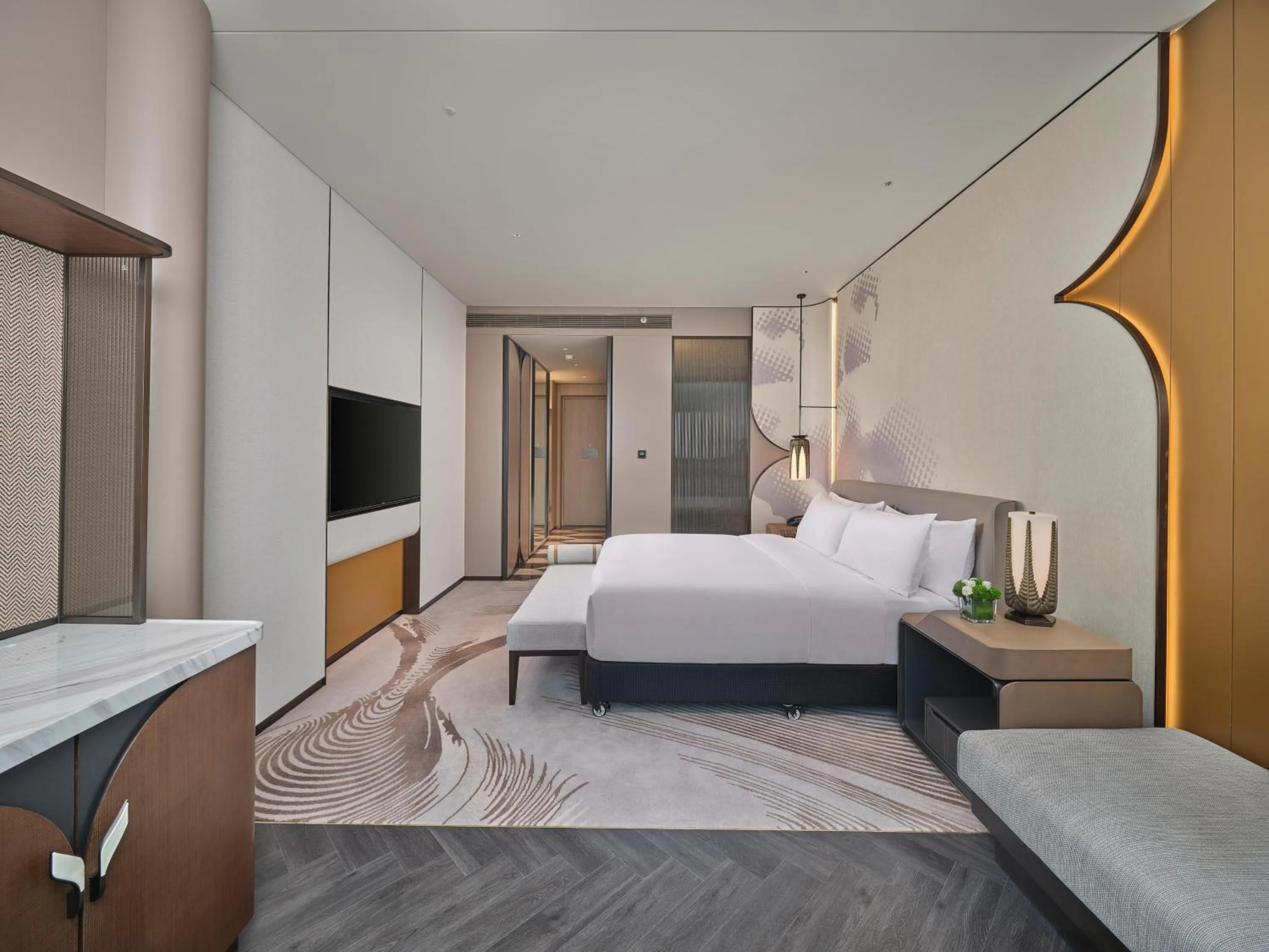 Bed in Hilton Guangzhou Baiyun Airport