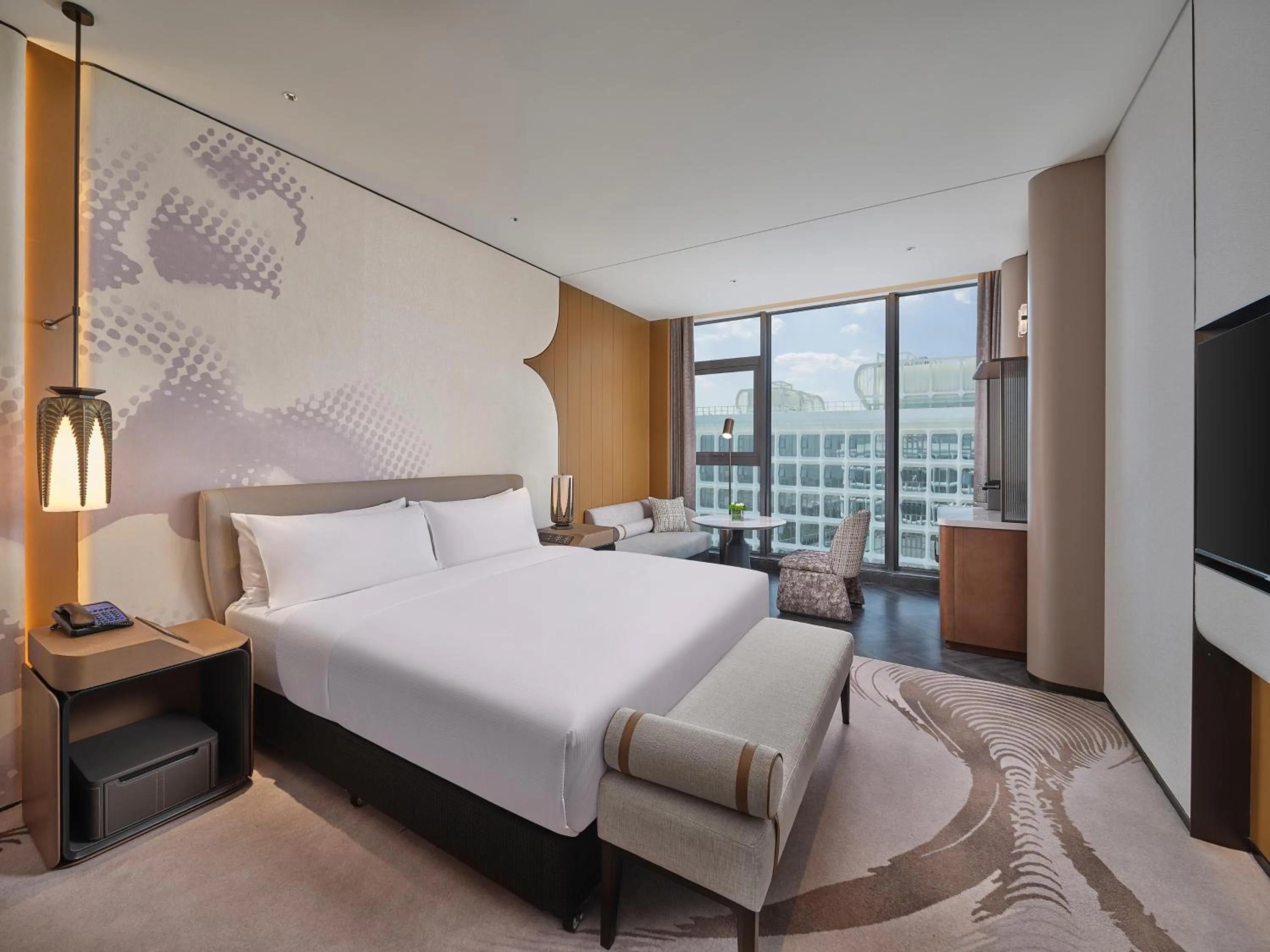 Bed in Hilton Guangzhou Baiyun Airport