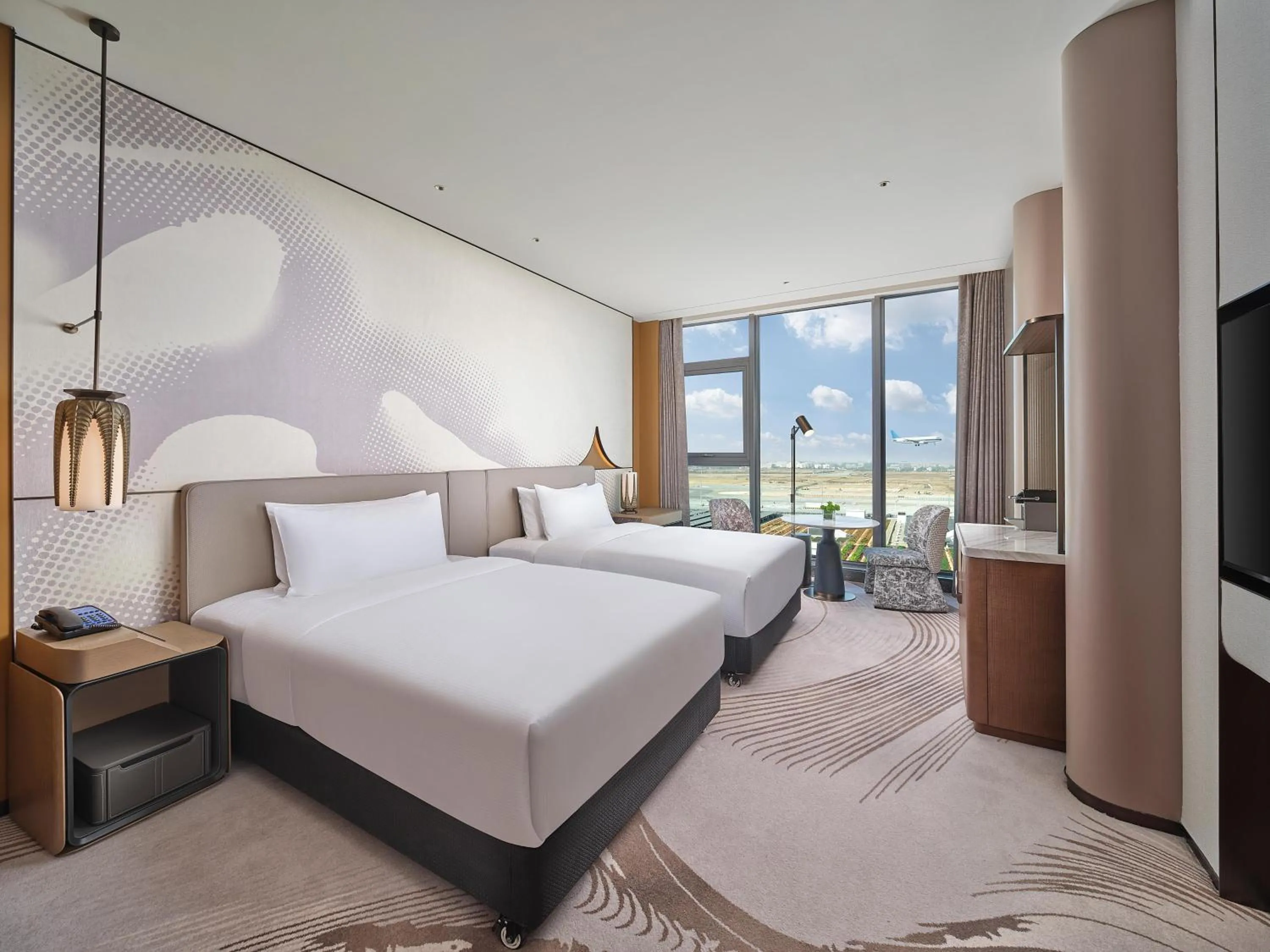 Photo of the whole room, Bed in Hilton Guangzhou Baiyun Airport