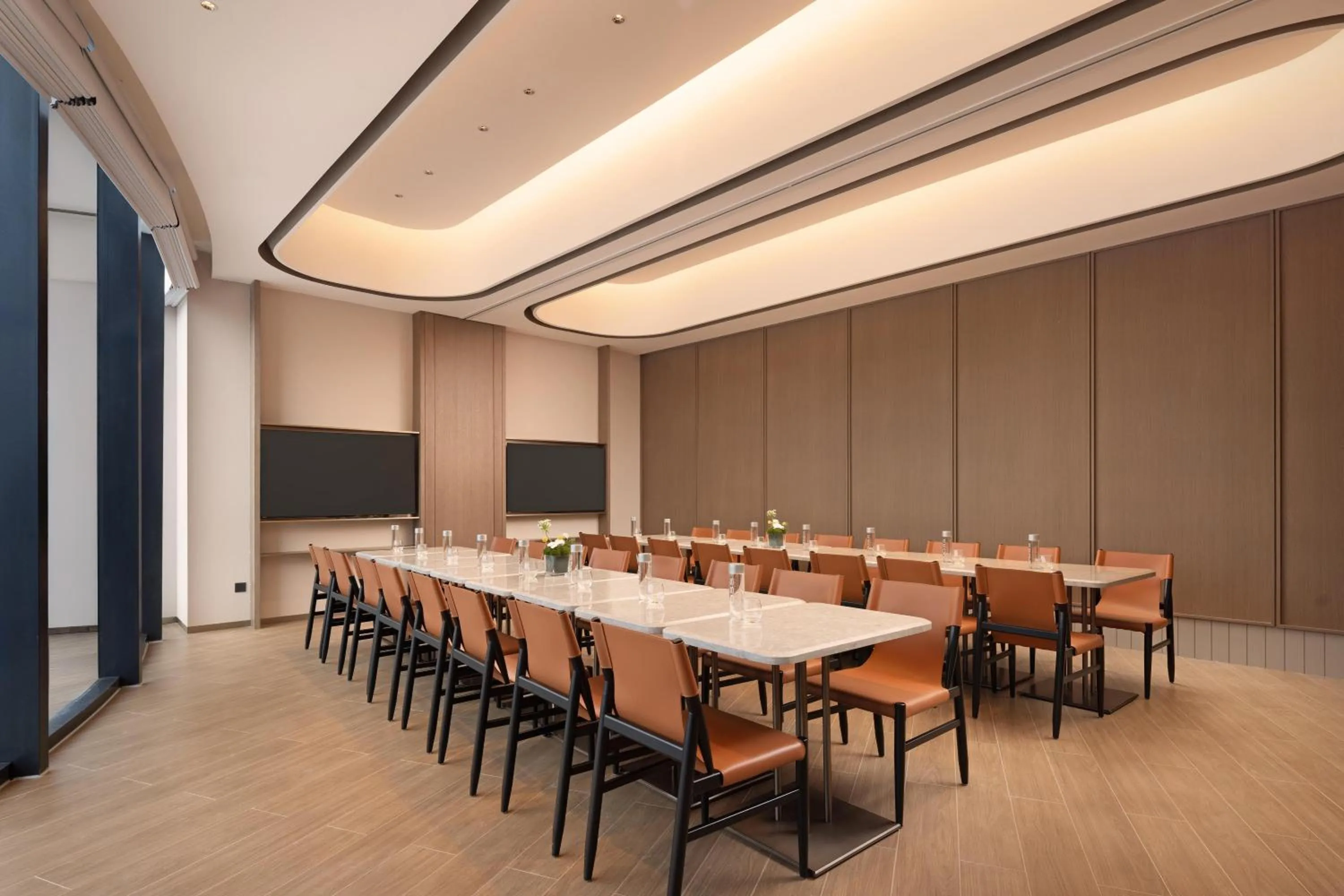 Restaurant/places to eat in Hilton Garden Inn Huangshi Dinosaur Wonderland