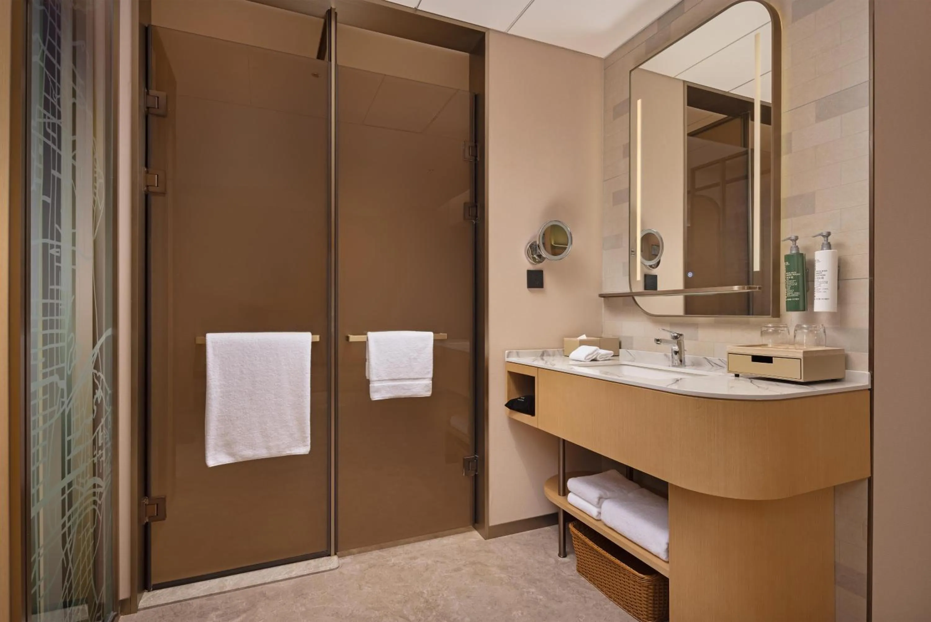 Bathroom in Hilton Garden Inn Huangshi Dinosaur Wonderland