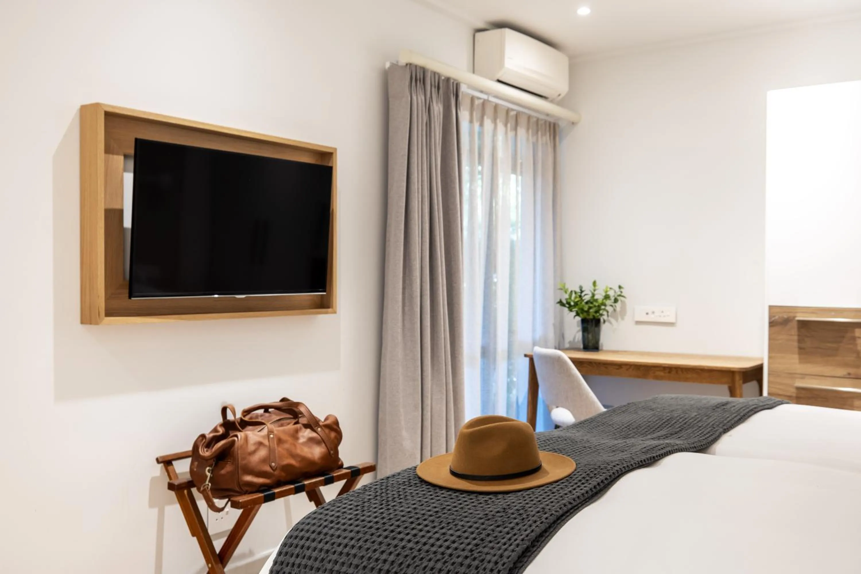 Bedroom, Bed in Vineyard Hotel