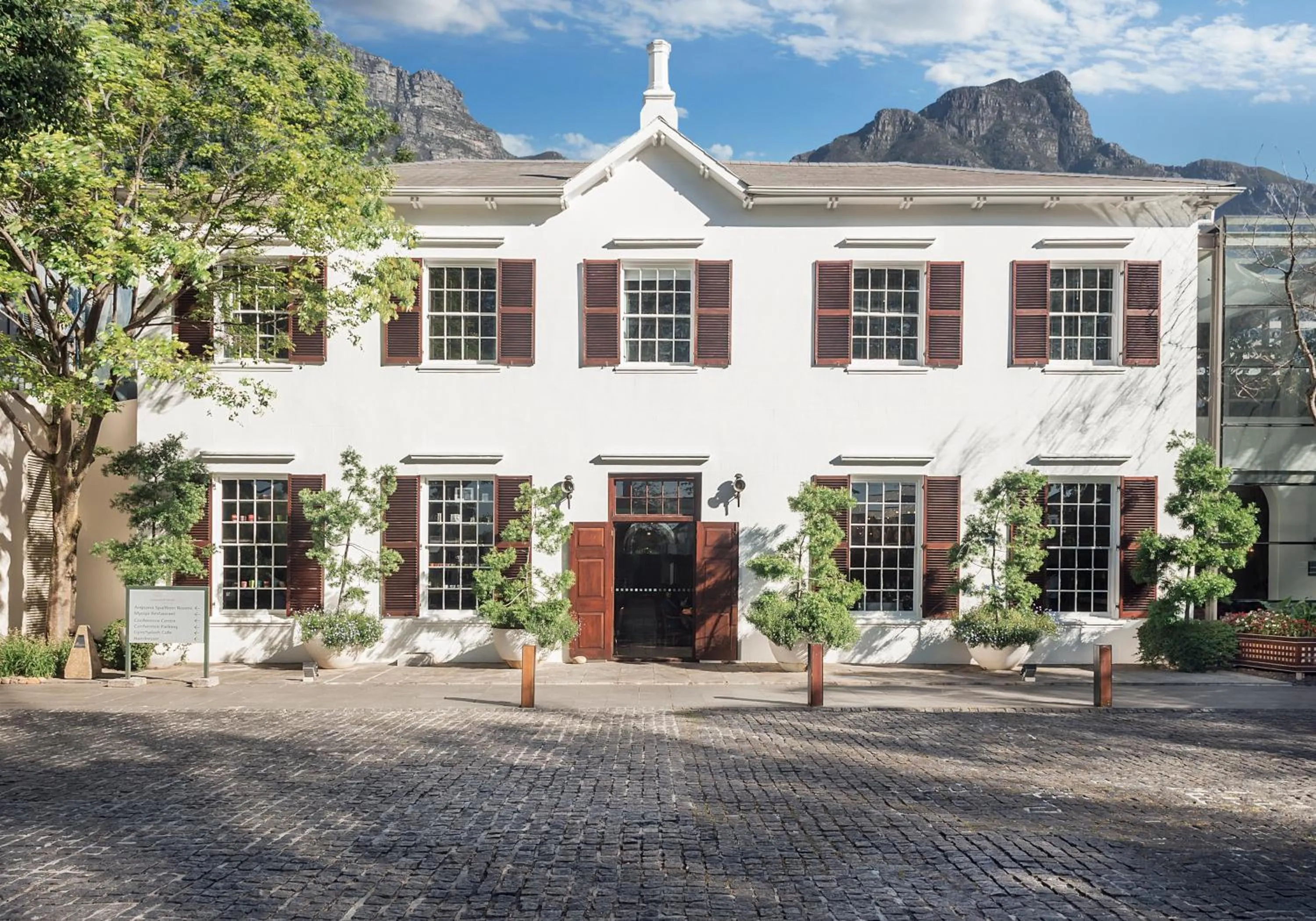 Facade/entrance in Vineyard Hotel