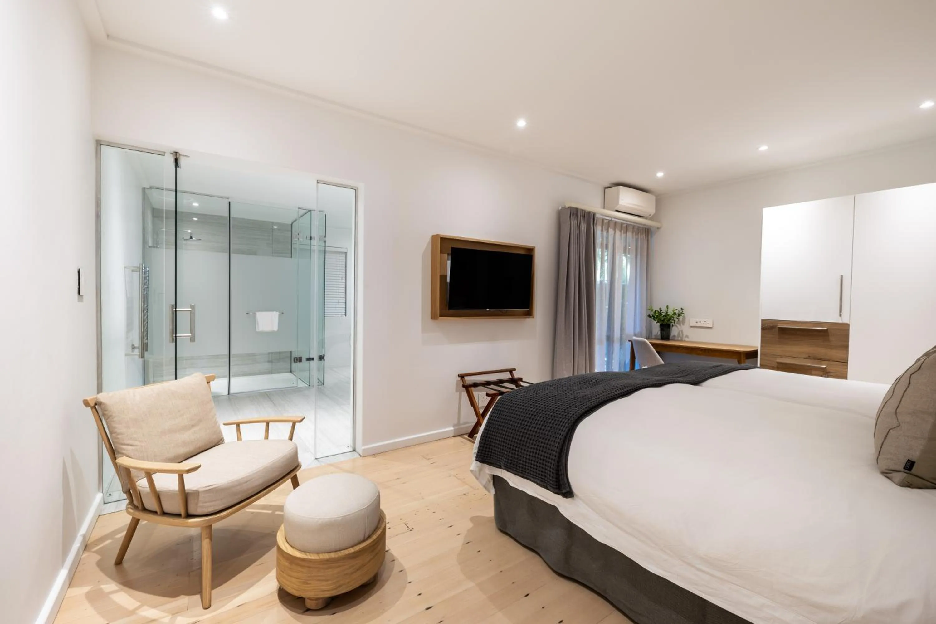 Bedroom, Bed in Vineyard Hotel