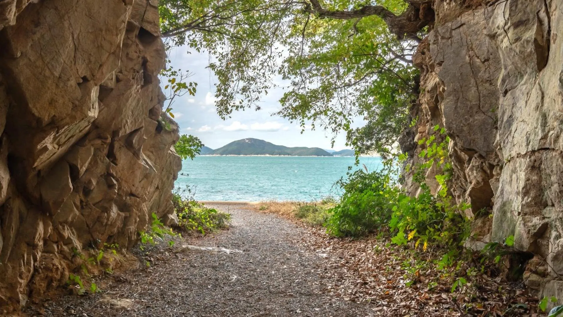 Property building in Geoje Inbito Pension