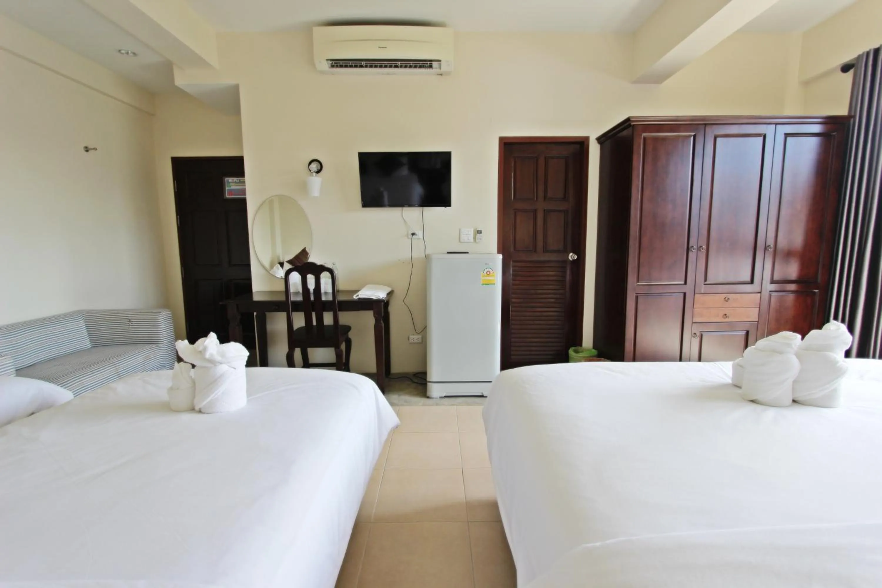 Bedroom, Bed in Baan Pordeedin