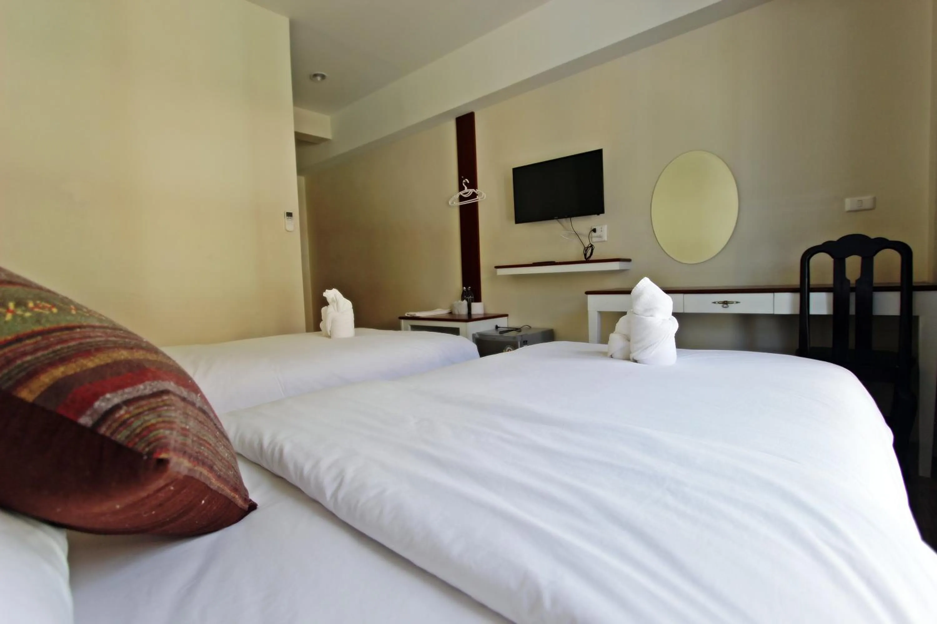 Bedroom, Bed in Baan Pordeedin