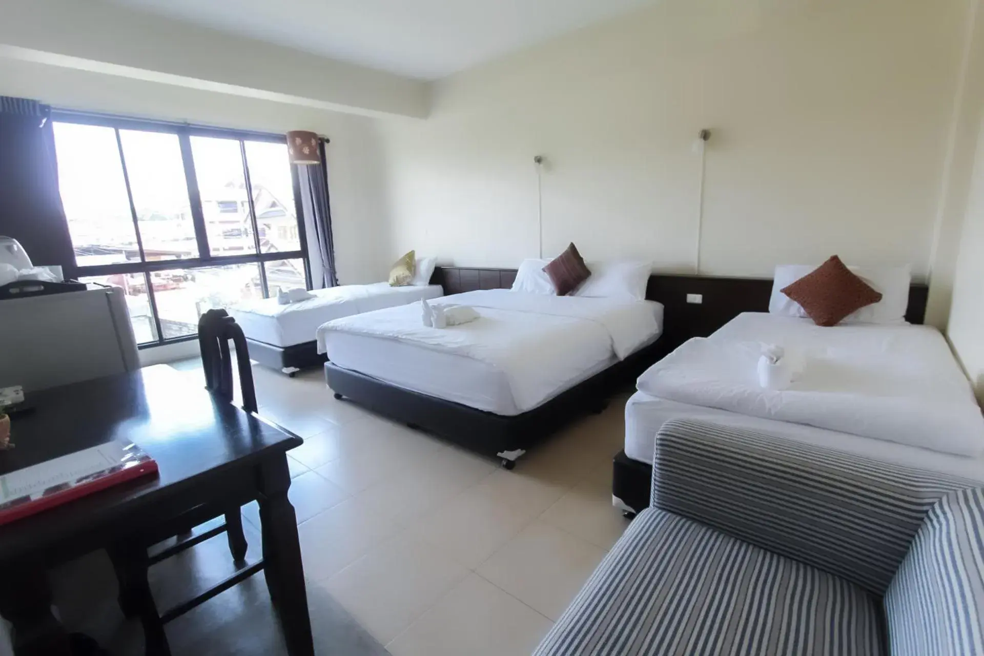 Family Room with Bath in Baan Pordeedin Family Room with Bath in Baan Pordeedin