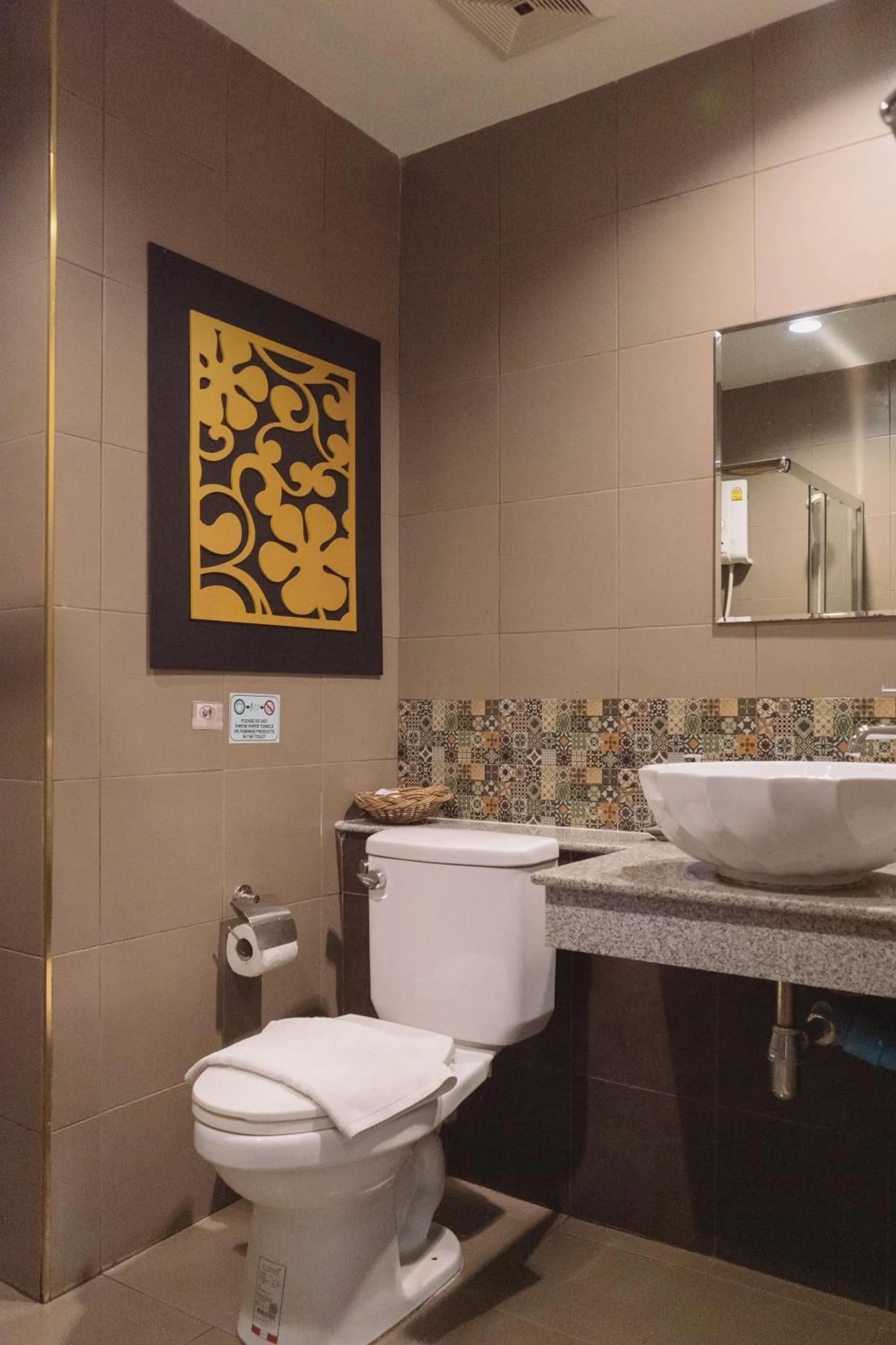 Toilet in Baan Pordeedin