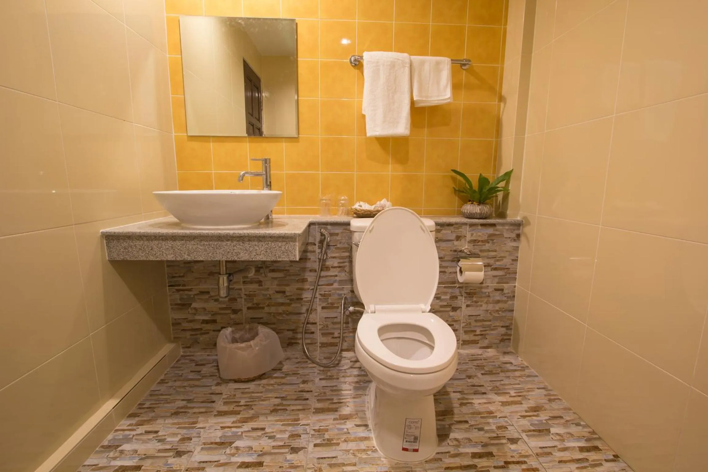 Toilet in Baan Pordeedin