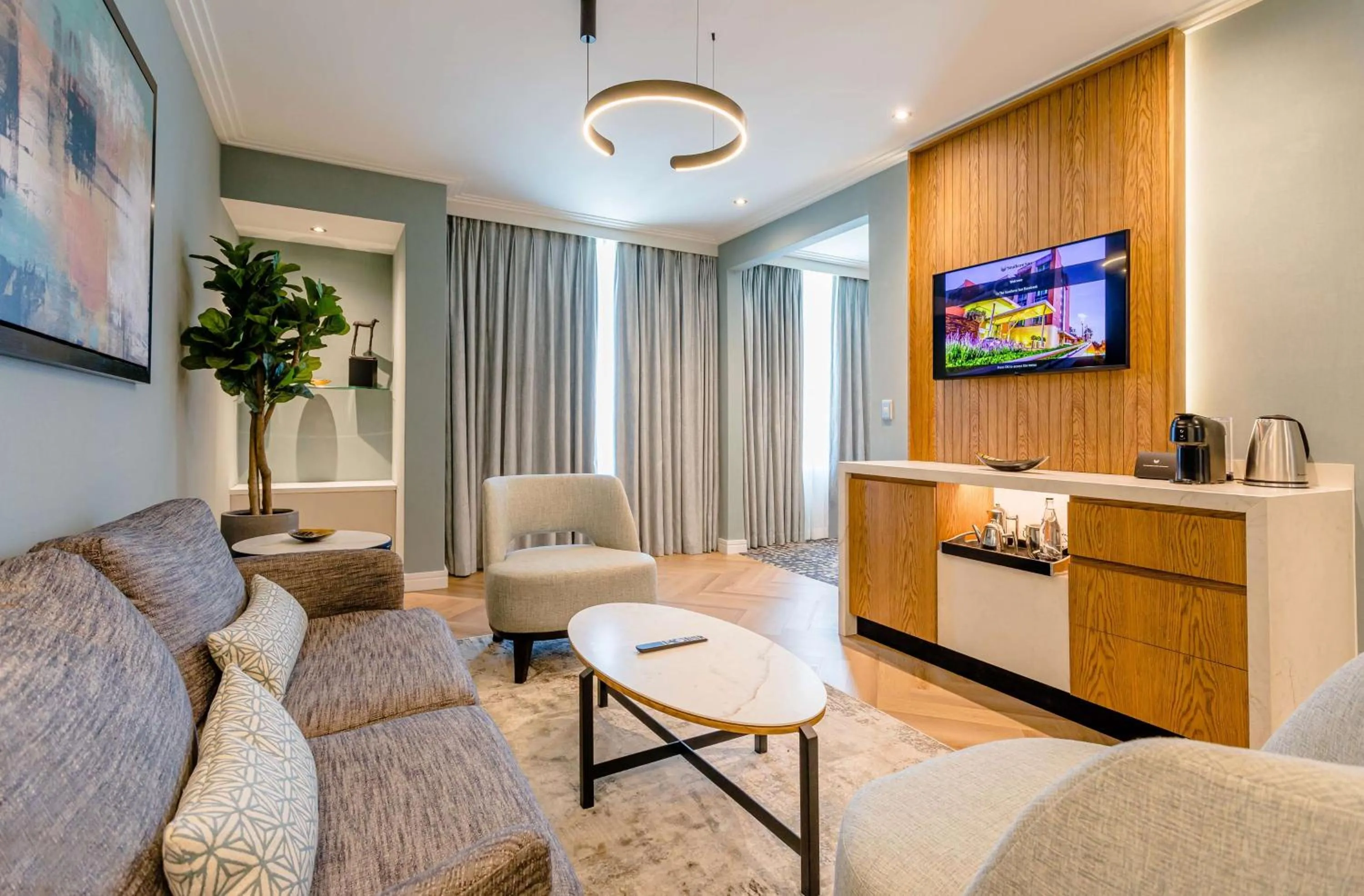 Photo of the whole room in Southern Sun Rosebank, Johannesburg