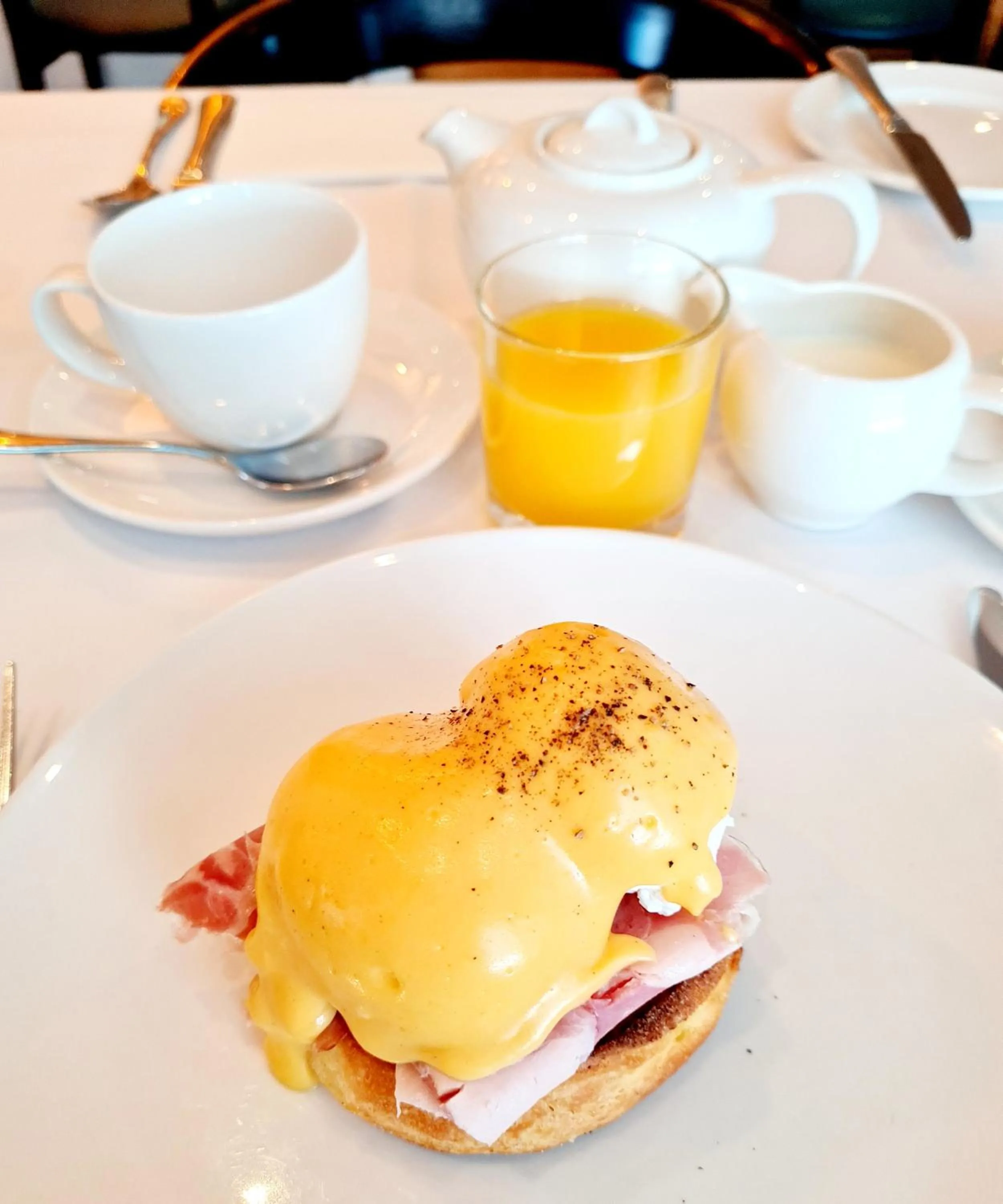 Food and drinks in St Moritz Hotel and Cowshed Spa