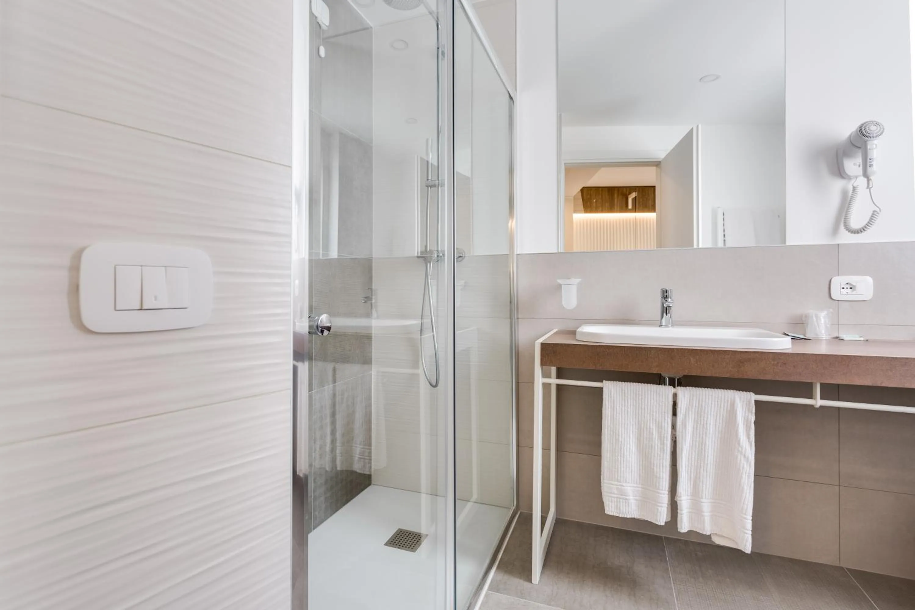 Shower in Hotel Europa