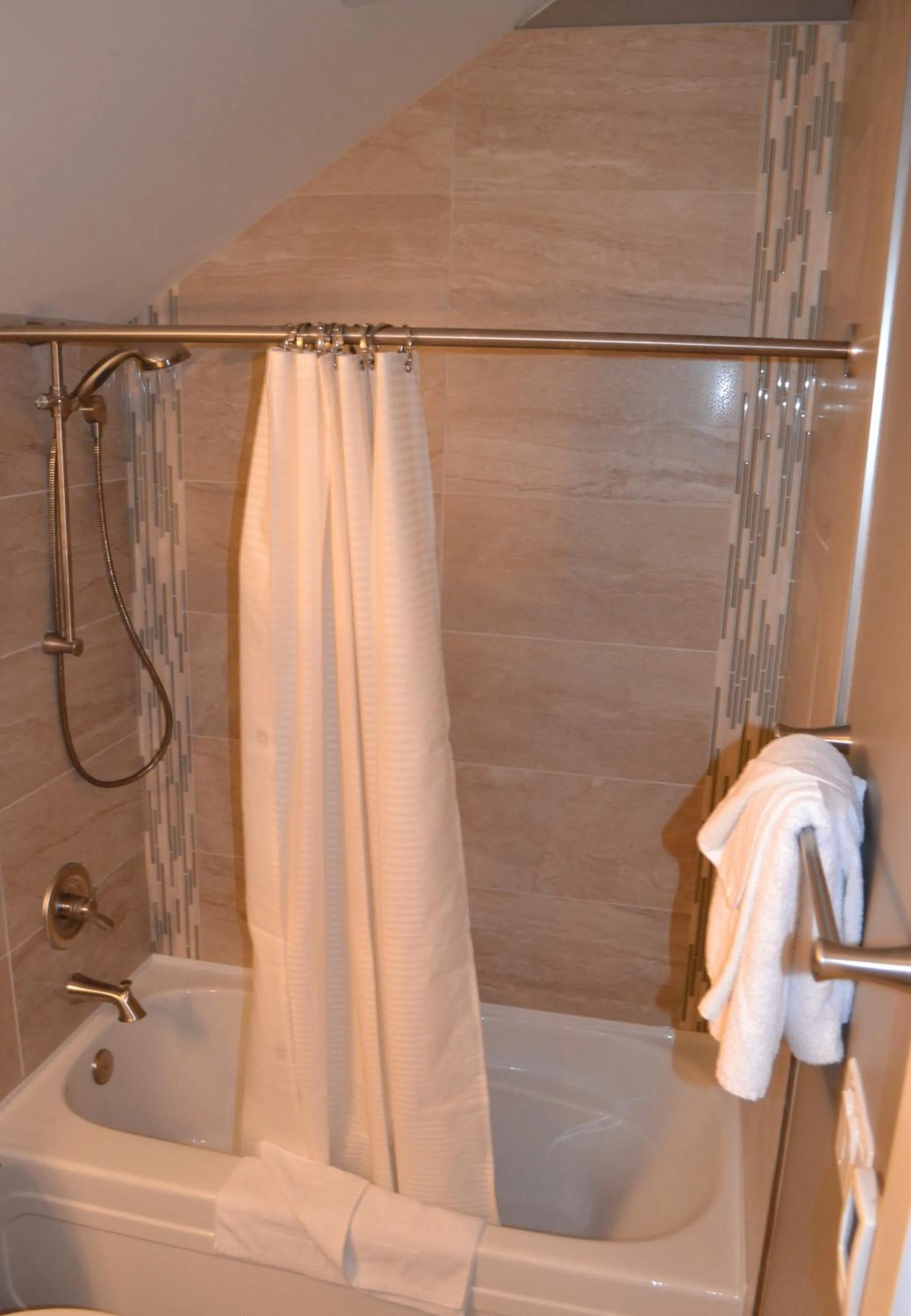 Shower in Radium Elk Park B & B