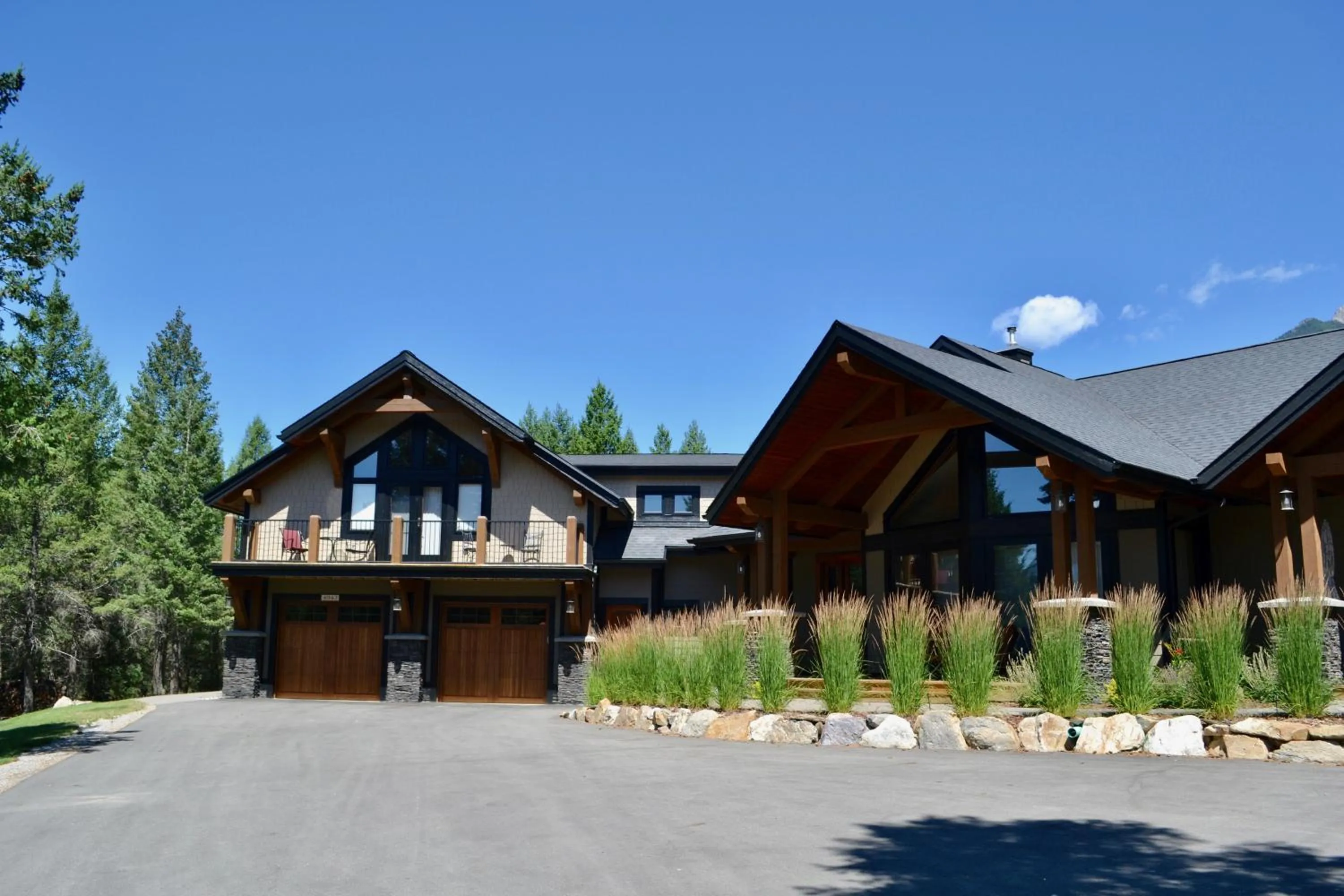 Property building in Radium Elk Park B & B