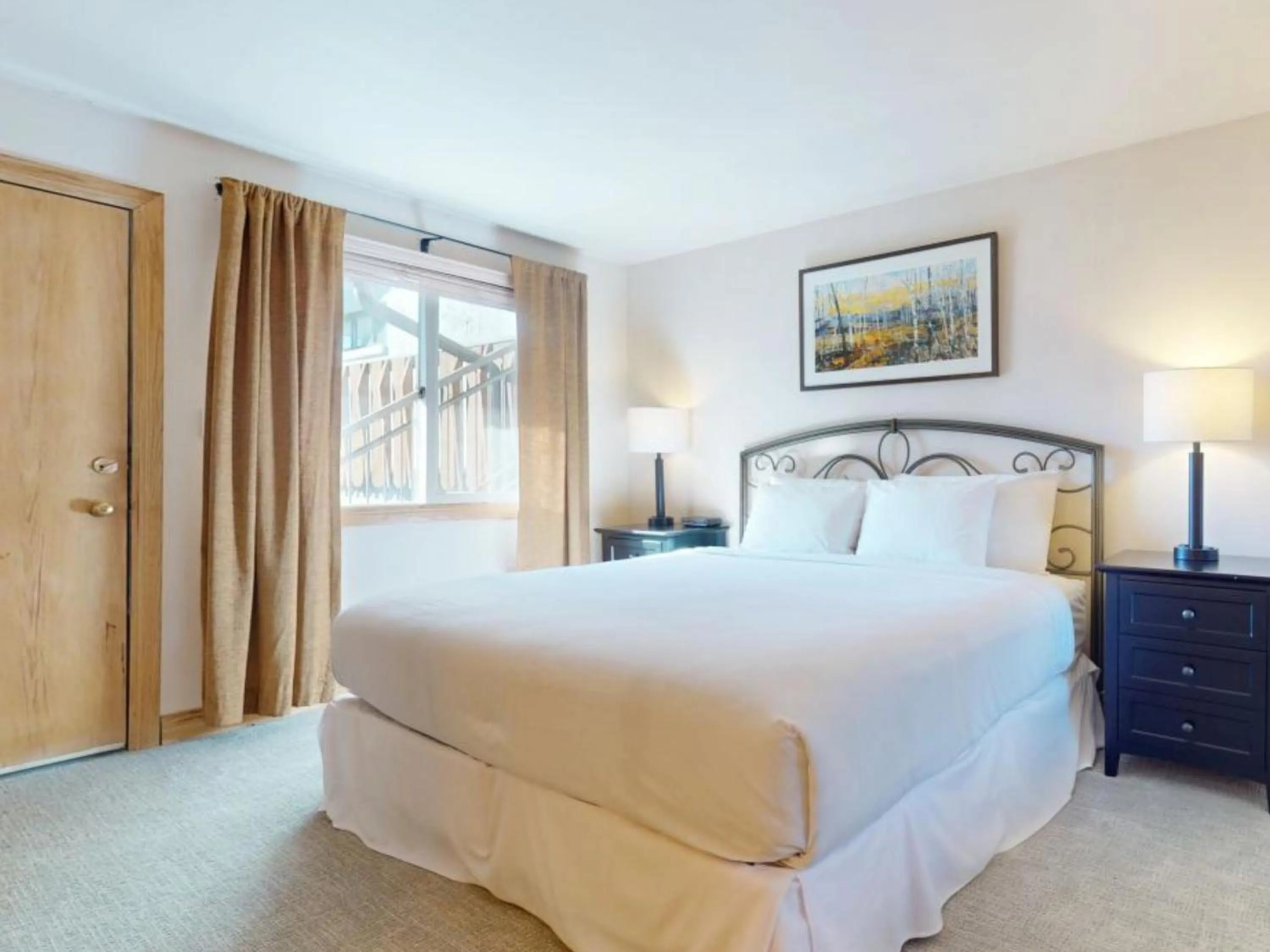 Bedroom, Bed in Enzian - CoralTree Residence Collection