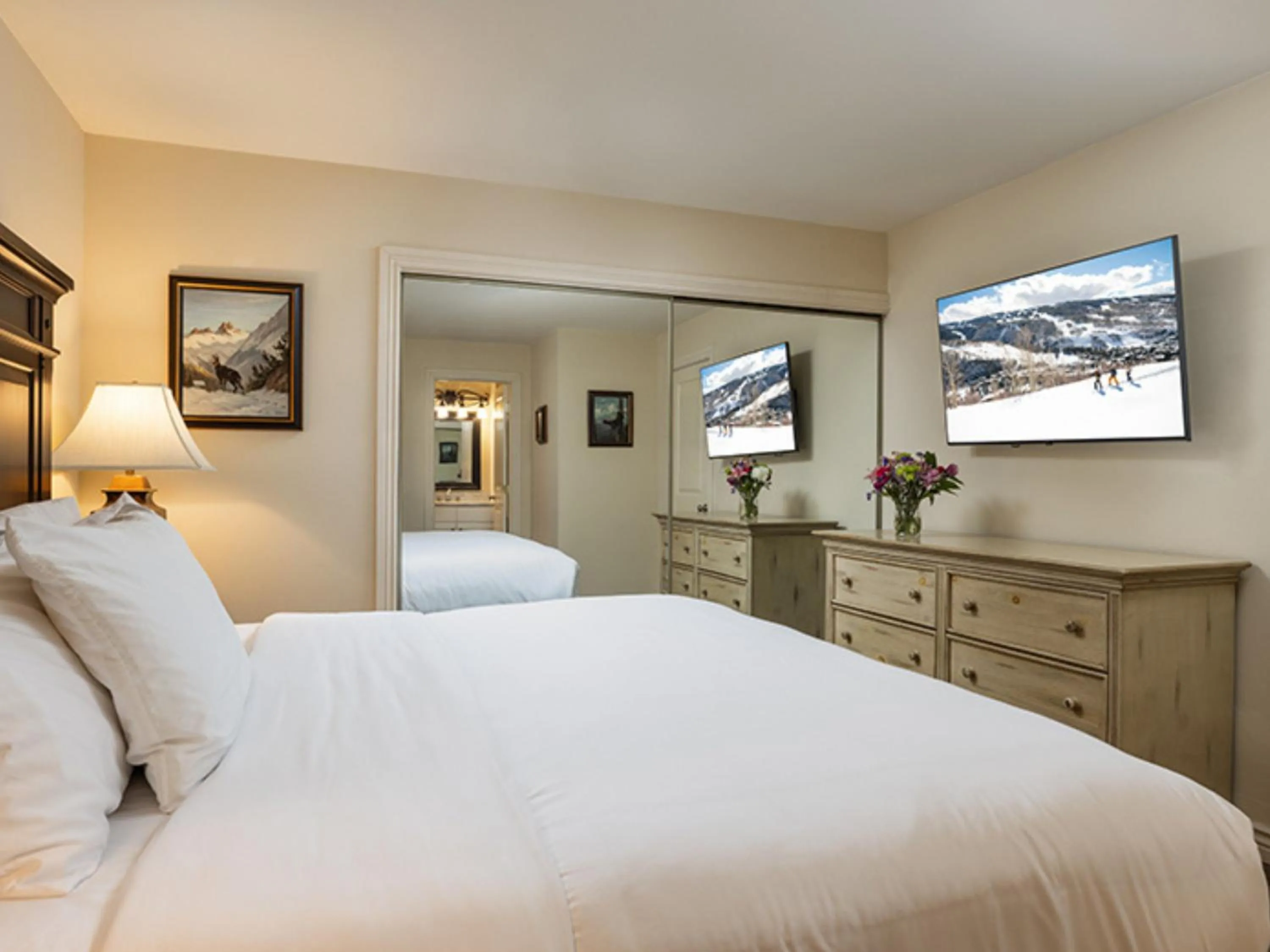 Bedroom, Bed in Enzian - CoralTree Residence Collection