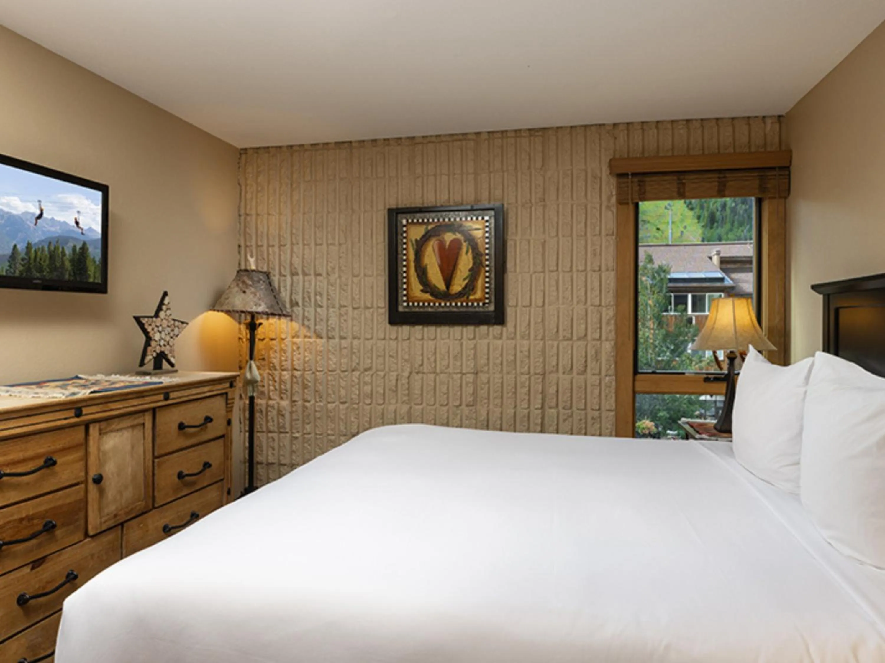 Bedroom, Bed in Vail 21 - CoralTree Residence Collection