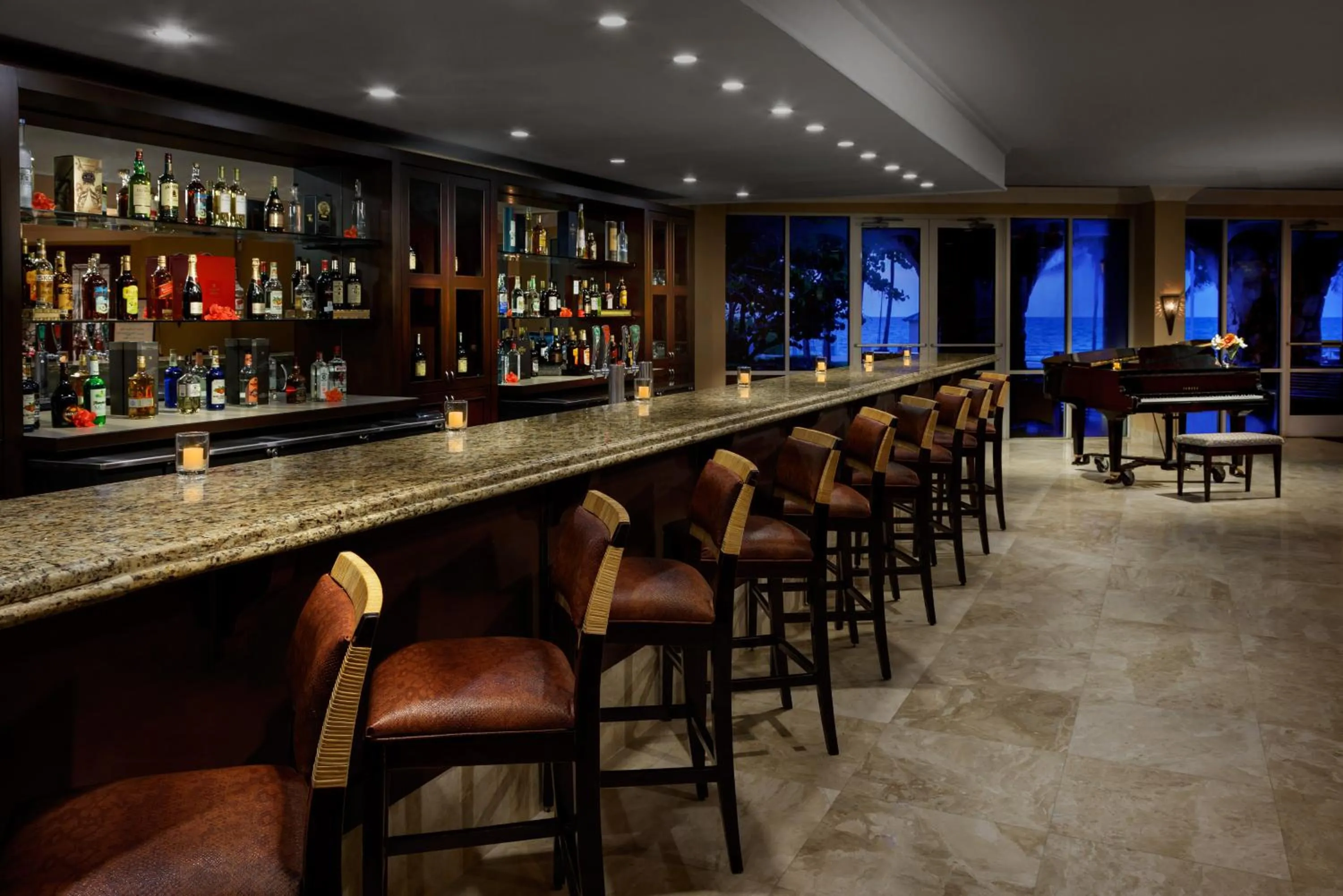 Lounge or bar in Lighthouse Pointe at Grand Lucayan Resort
