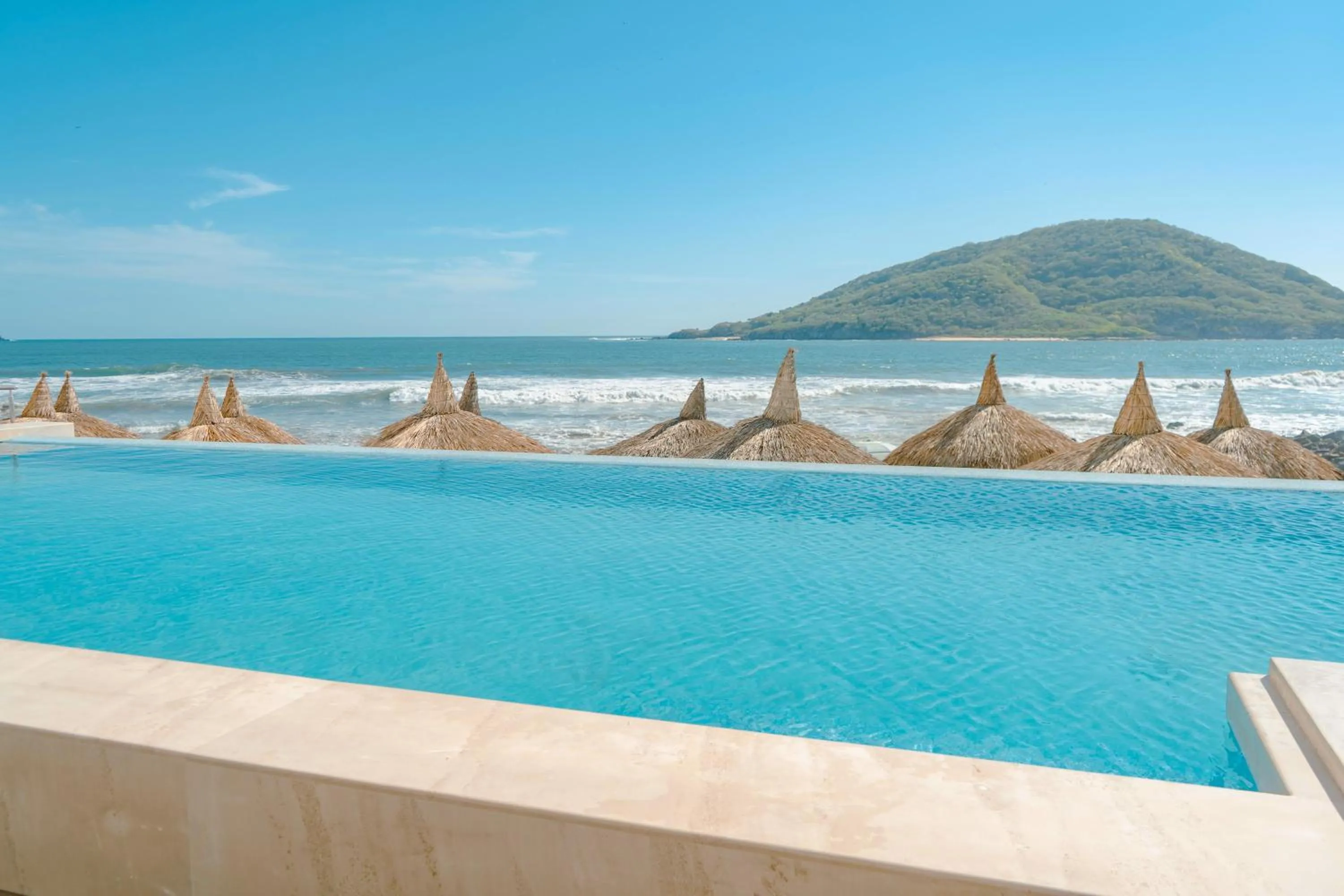 Swimming pool in Pacific Palace Beach Tower Hotel