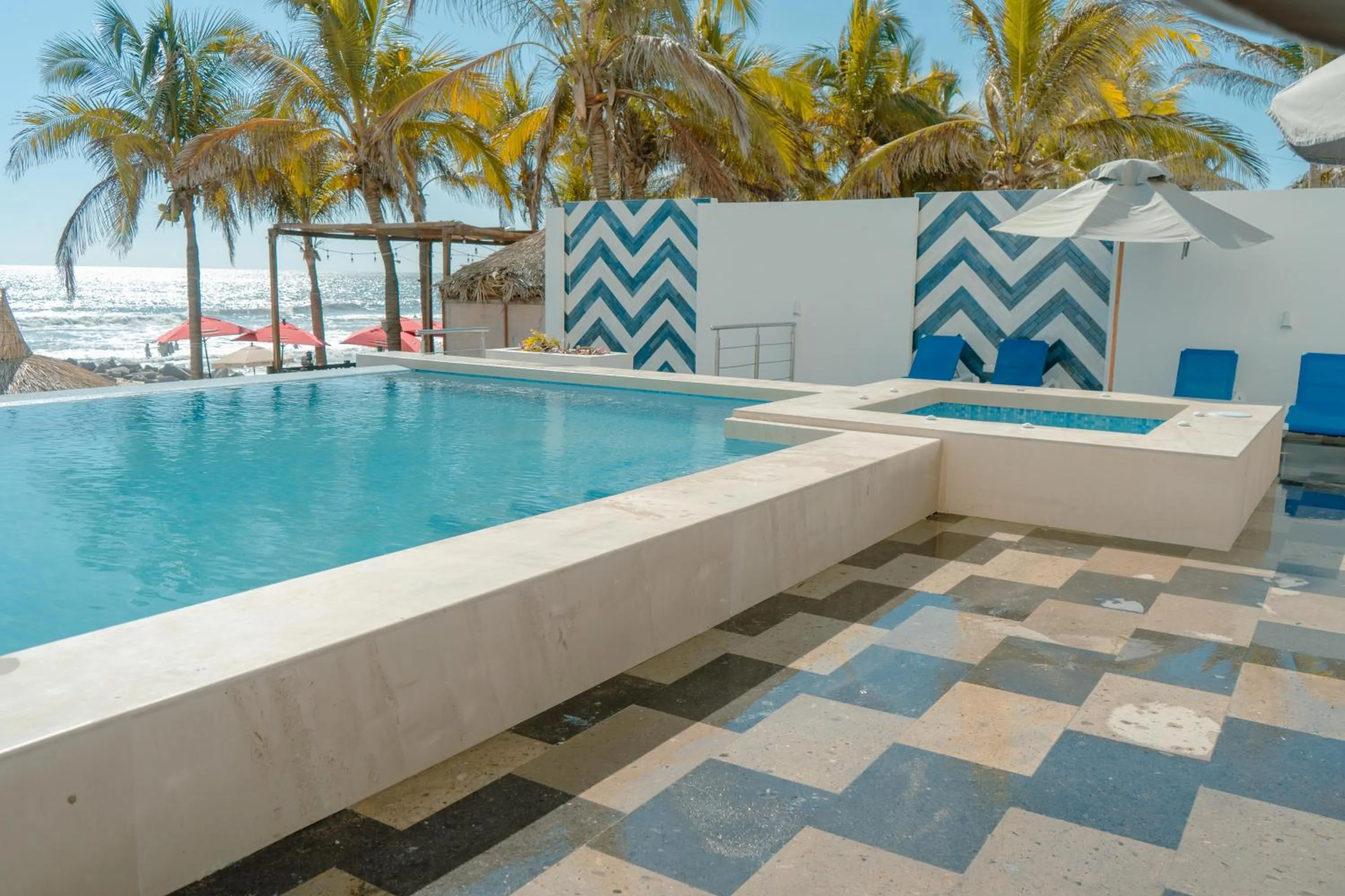 Swimming pool in Pacific Palace Beach Tower Hotel