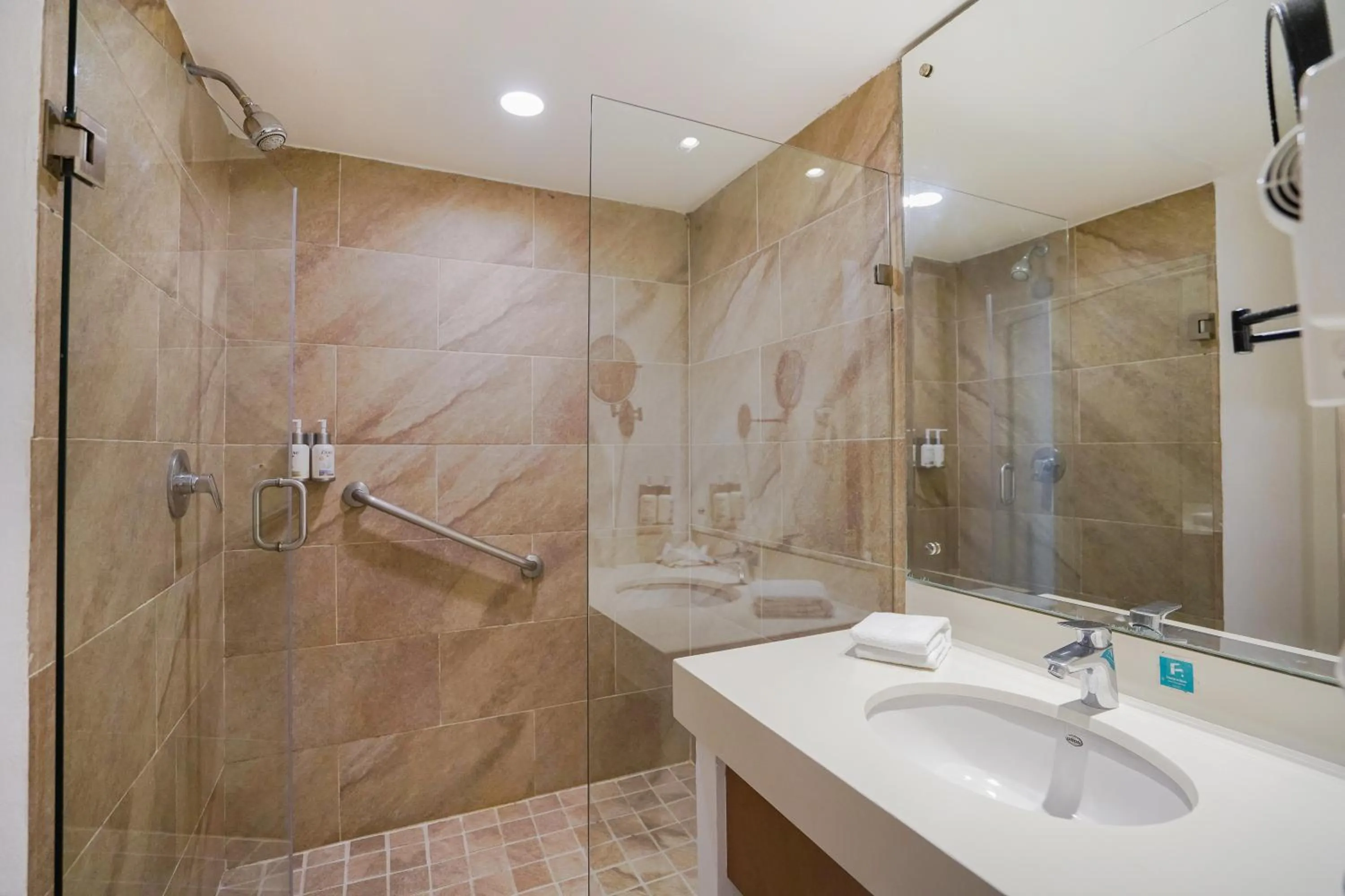 Bathroom in Pacific Palace Beach Tower Hotel