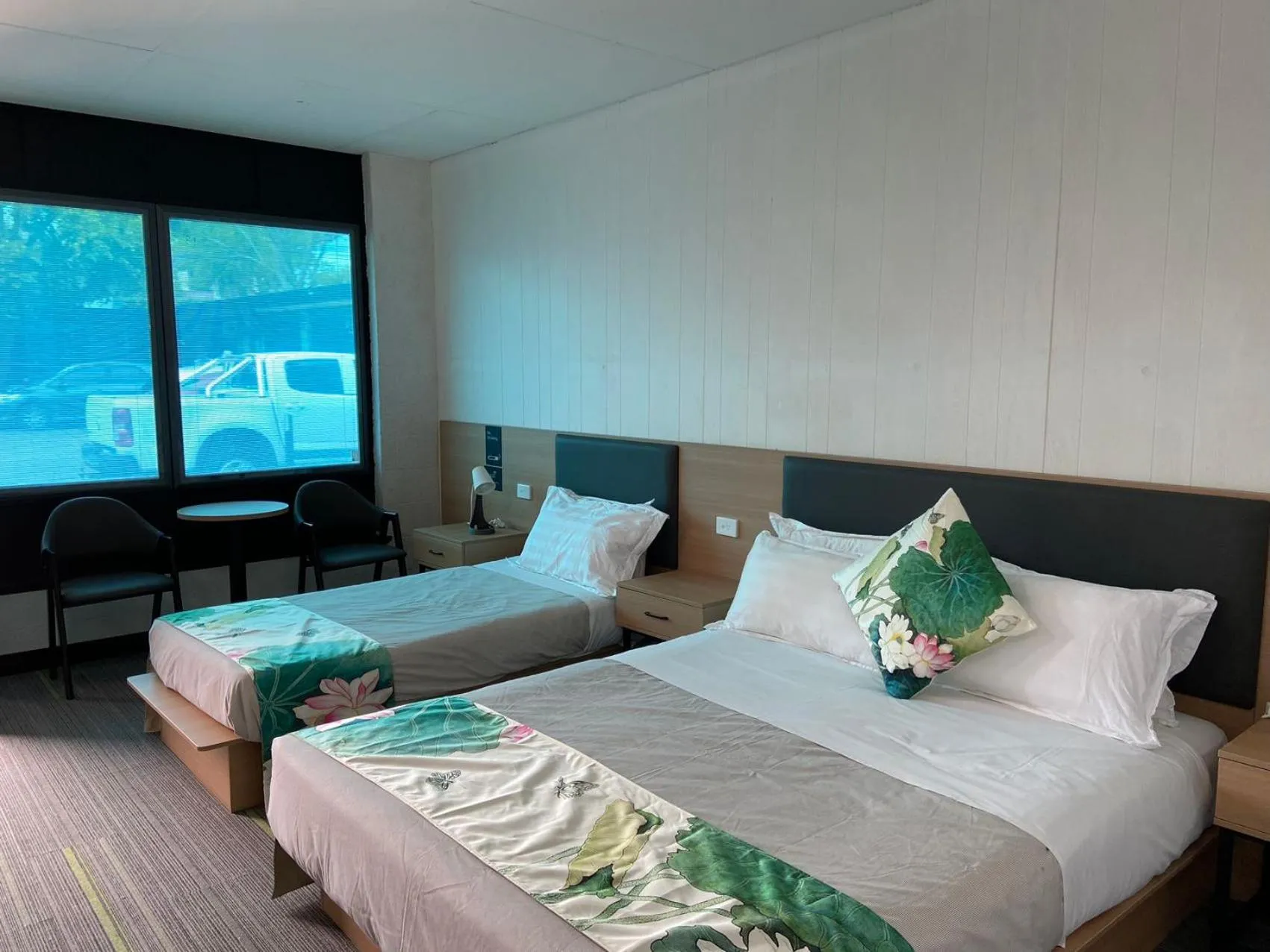 Bed in Jasper Motor Inn