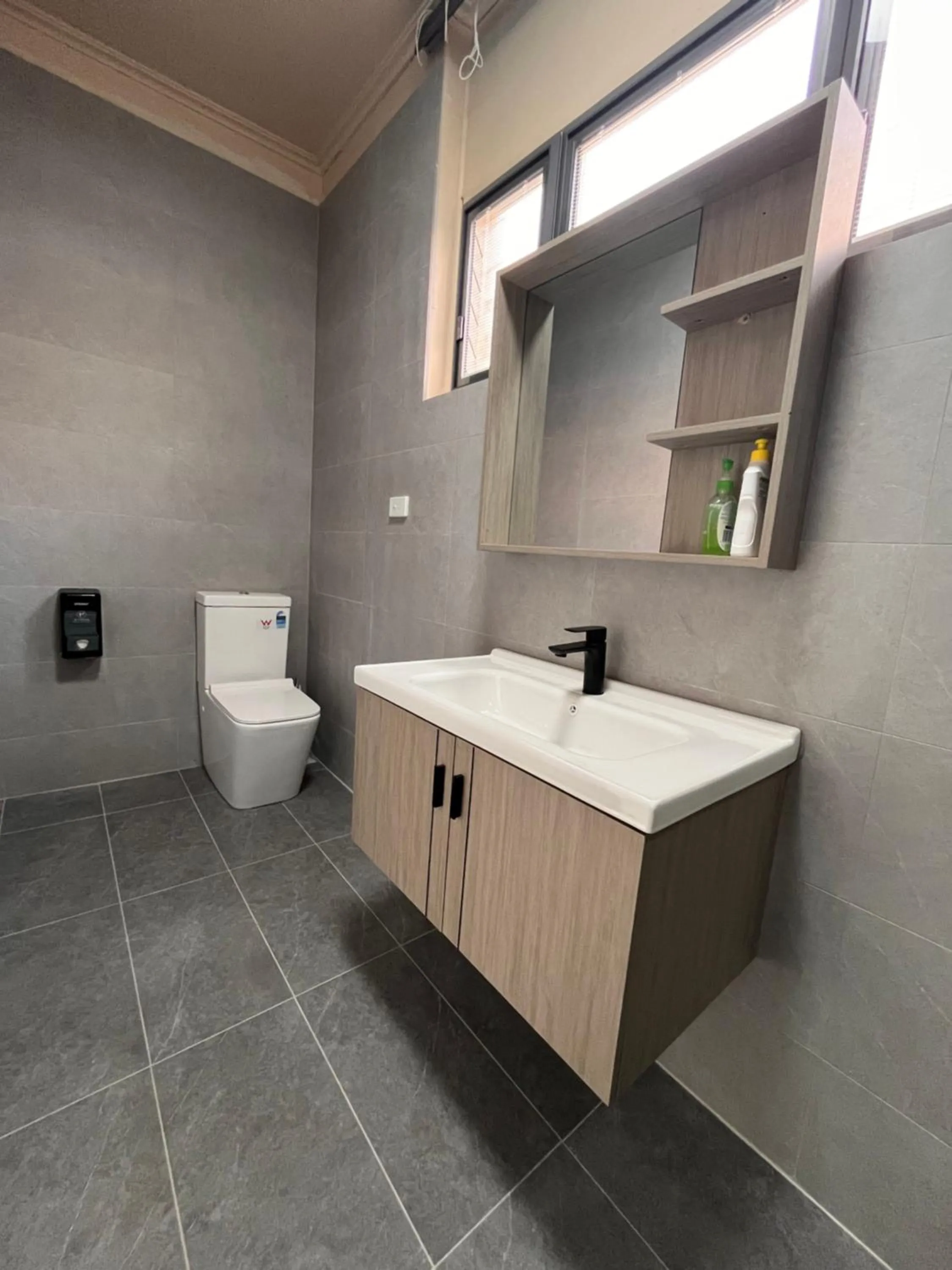 Toilet in Jasper Motor Inn