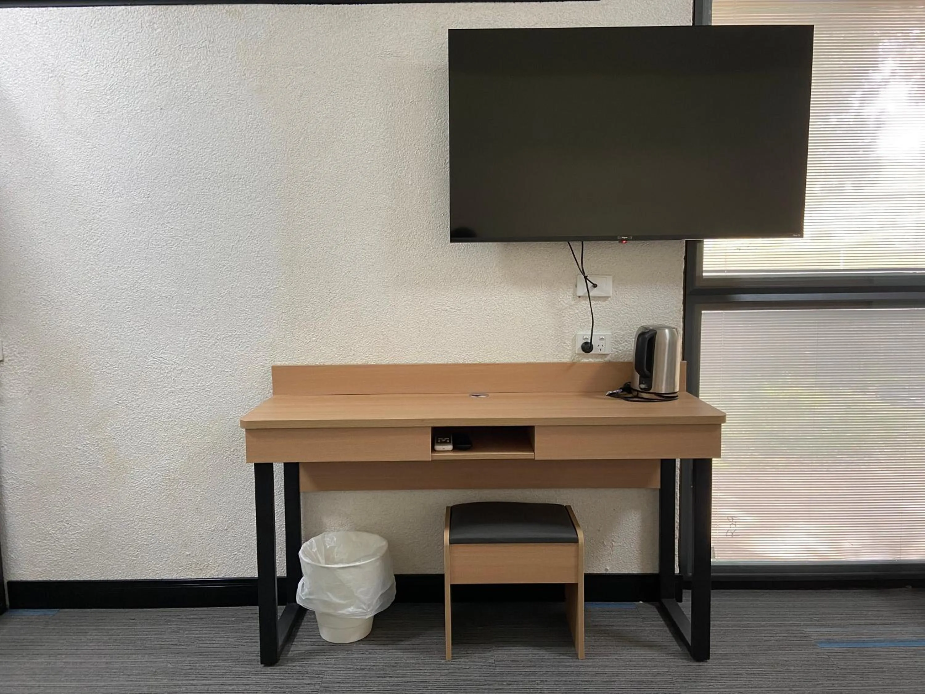 Bedroom in Jasper Motor Inn