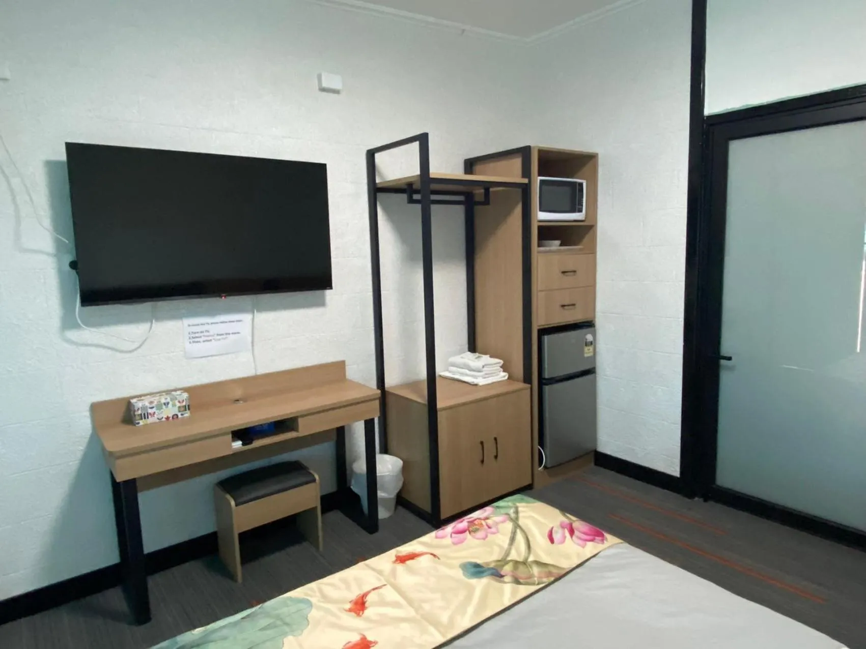 Photo of the whole room, Bed in Jasper Motor Inn