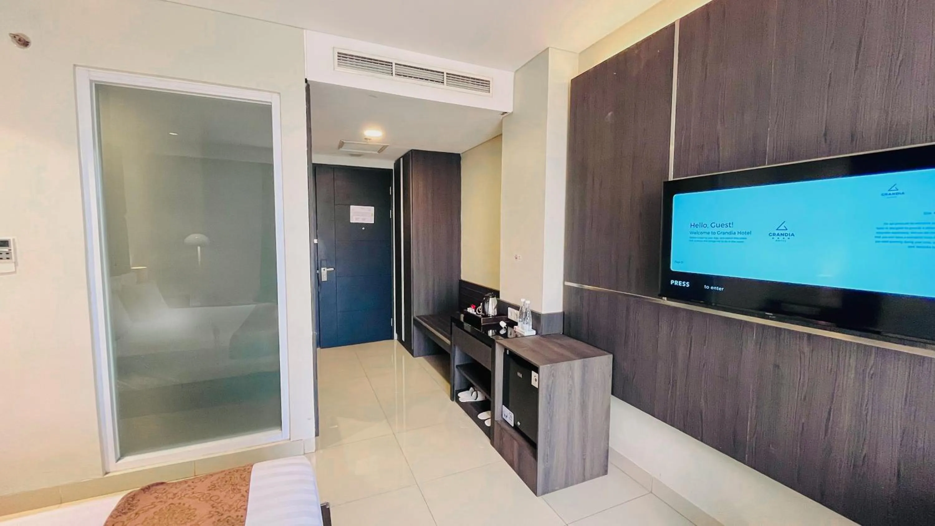 wardrobe in Grandia Hotel