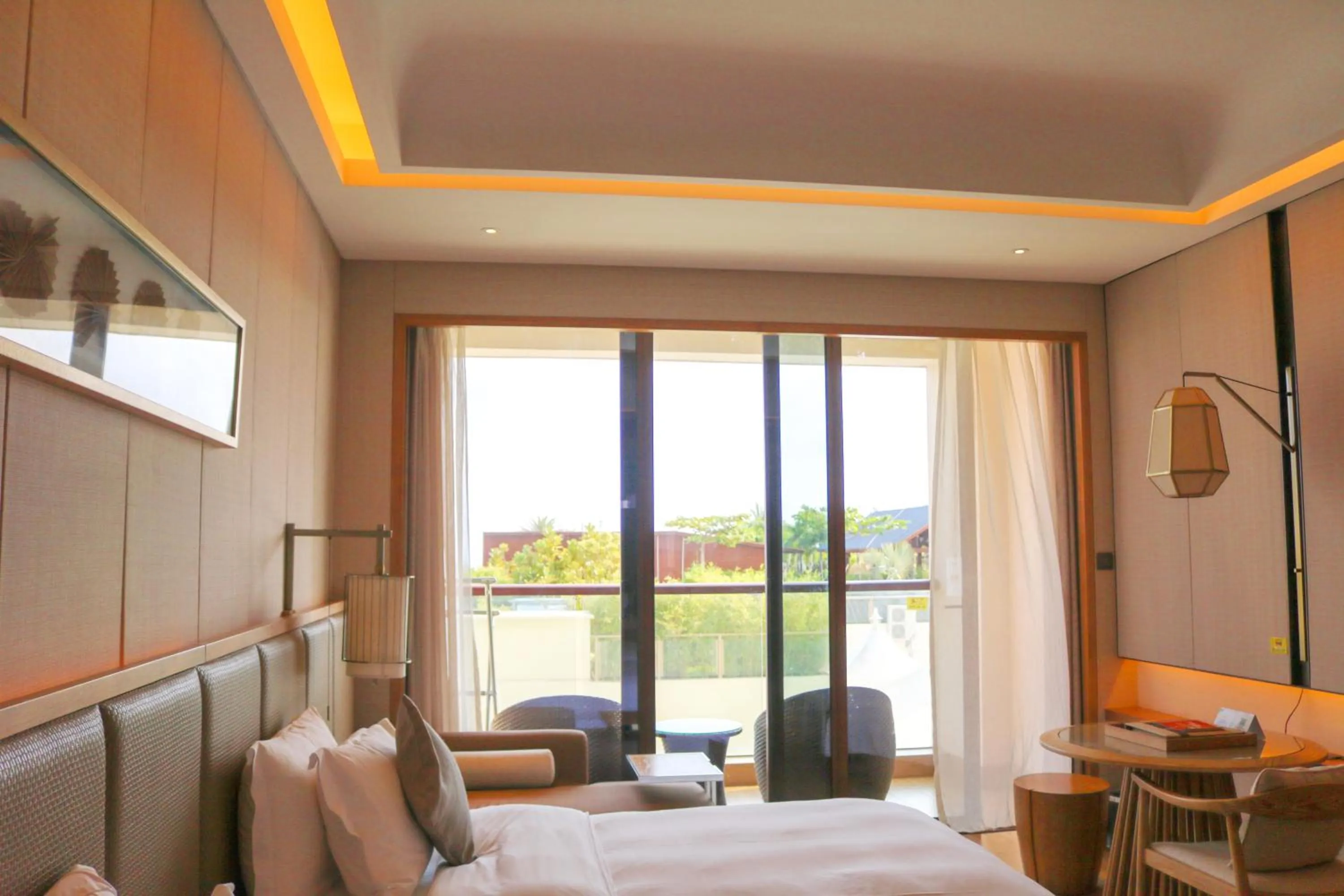 Bed in Harman Resort Hotel Sanya