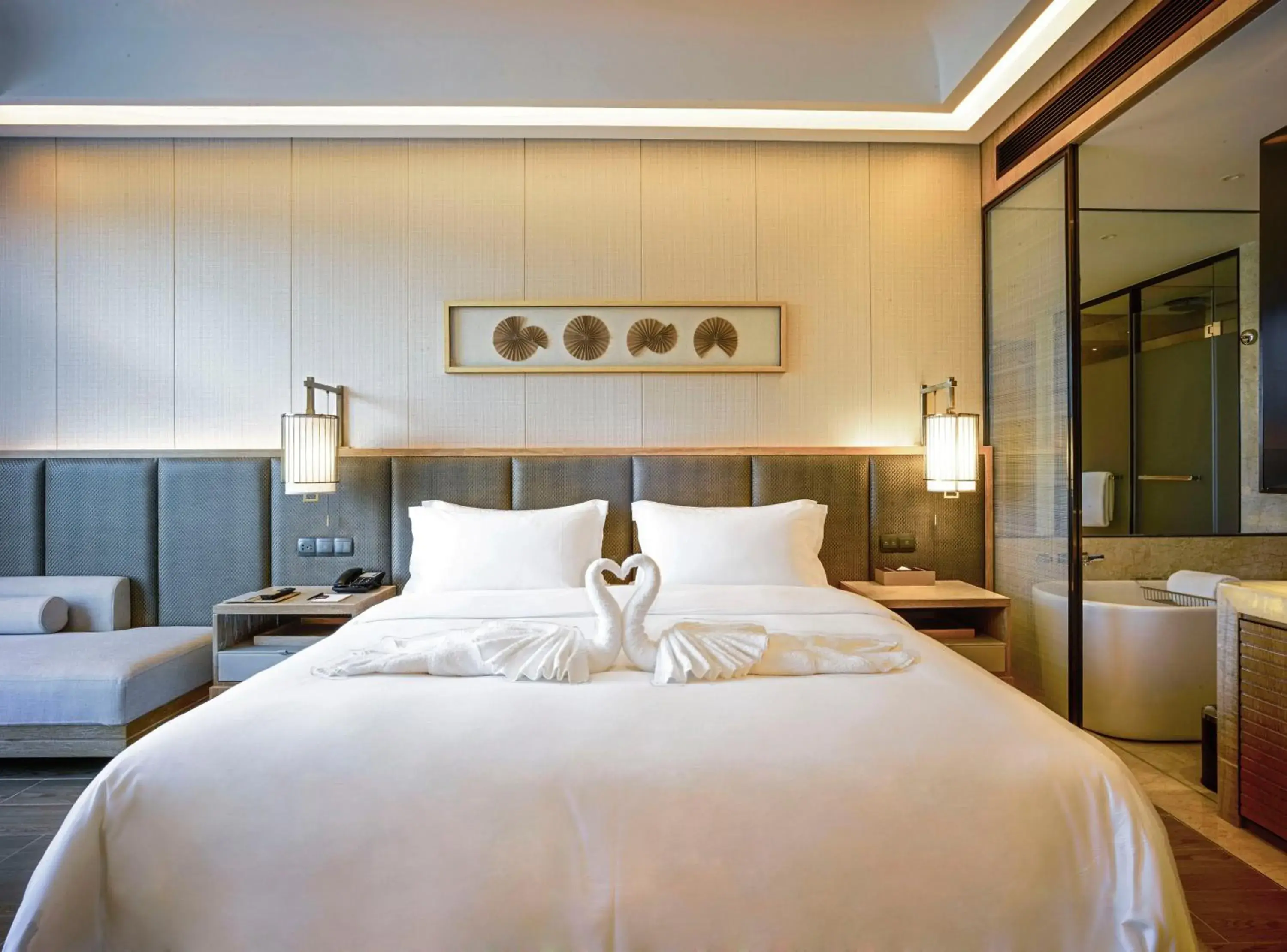 All - Inclusive ,Deluxe Sea View Room (Buffet Breakfast for Two + Selective Lunch for Two + Seafood Buffet Dinner or Selective Dinner for Two + Free Flow of Designated Drinks at the Lobby Bar) in Harman Resort Hotel Sanya All - Inclusive ,Deluxe Sea View Room (Buffet Breakfast for Two + Selective Lunch for Two + Seafood Buffet Dinner or Selective Dinner for Two + Free Flow of Designated Drinks at the Lobby Bar) in Harman Resort Hotel Sanya