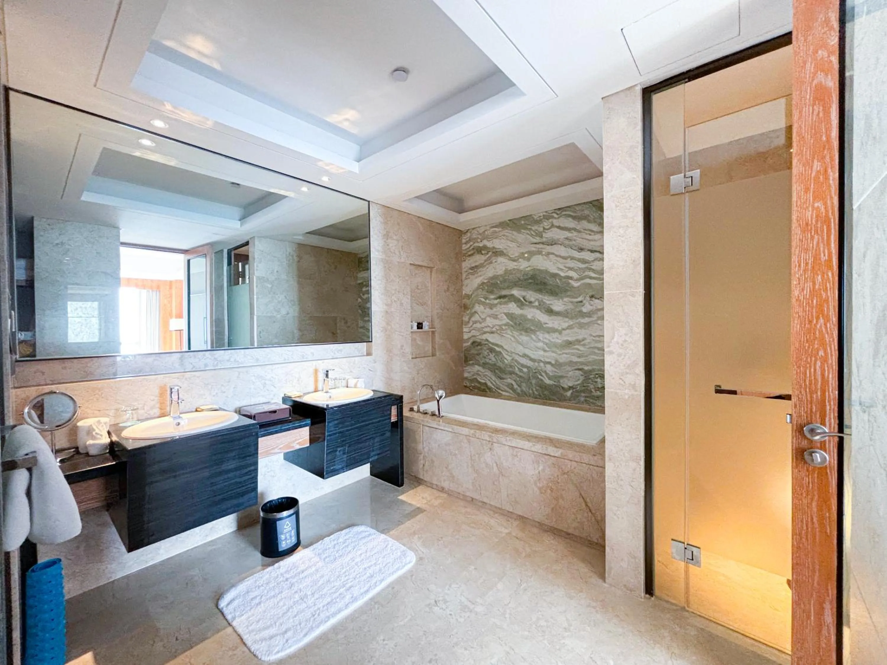 Bath in Harman Resort Hotel Sanya