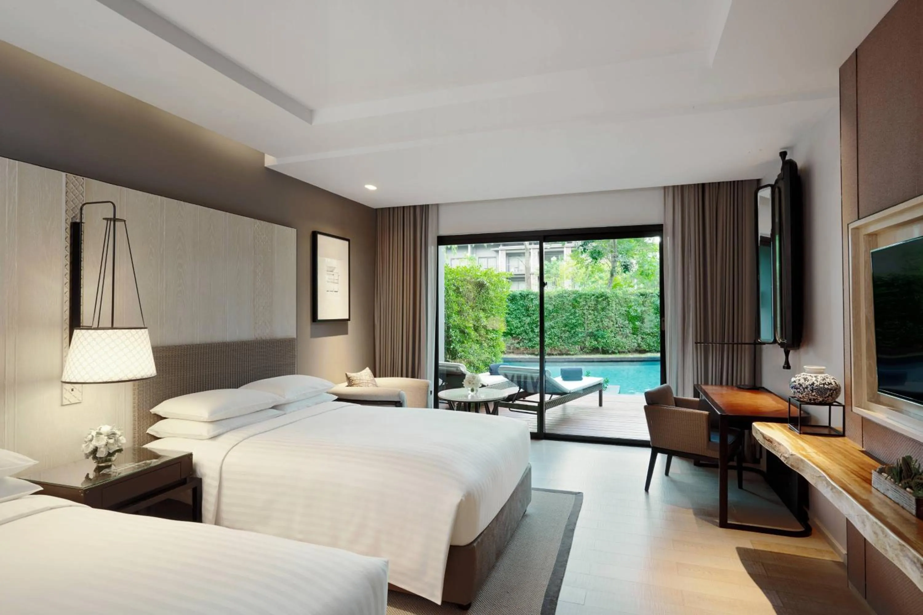 Swimming pool, Bed in Hua Hin Marriott Resort and Spa