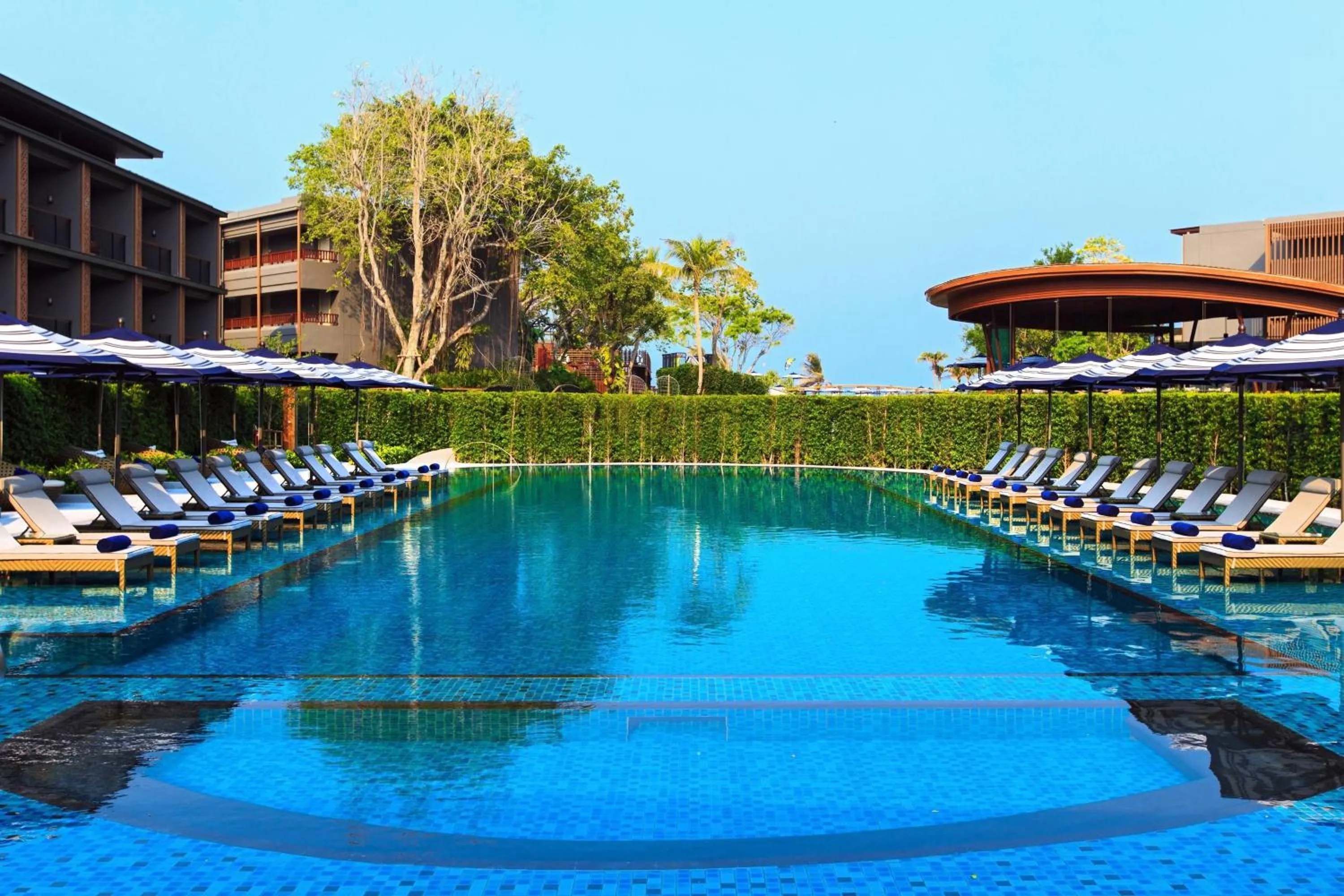 Swimming pool in Hua Hin Marriott Resort and Spa