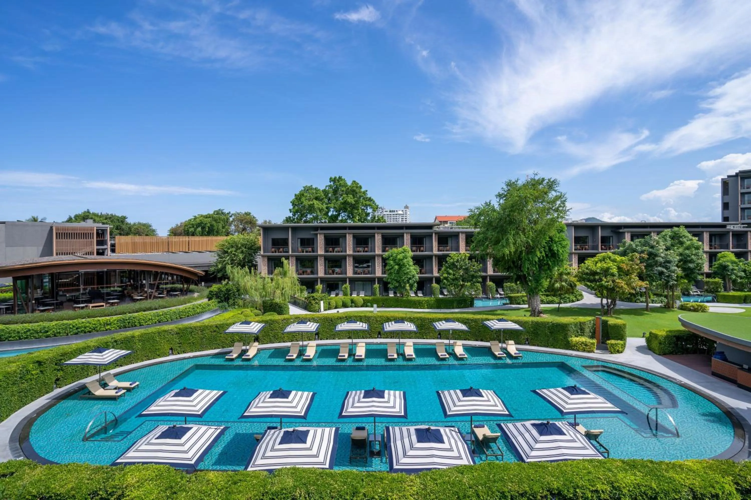 Swimming pool in Hua Hin Marriott Resort and Spa