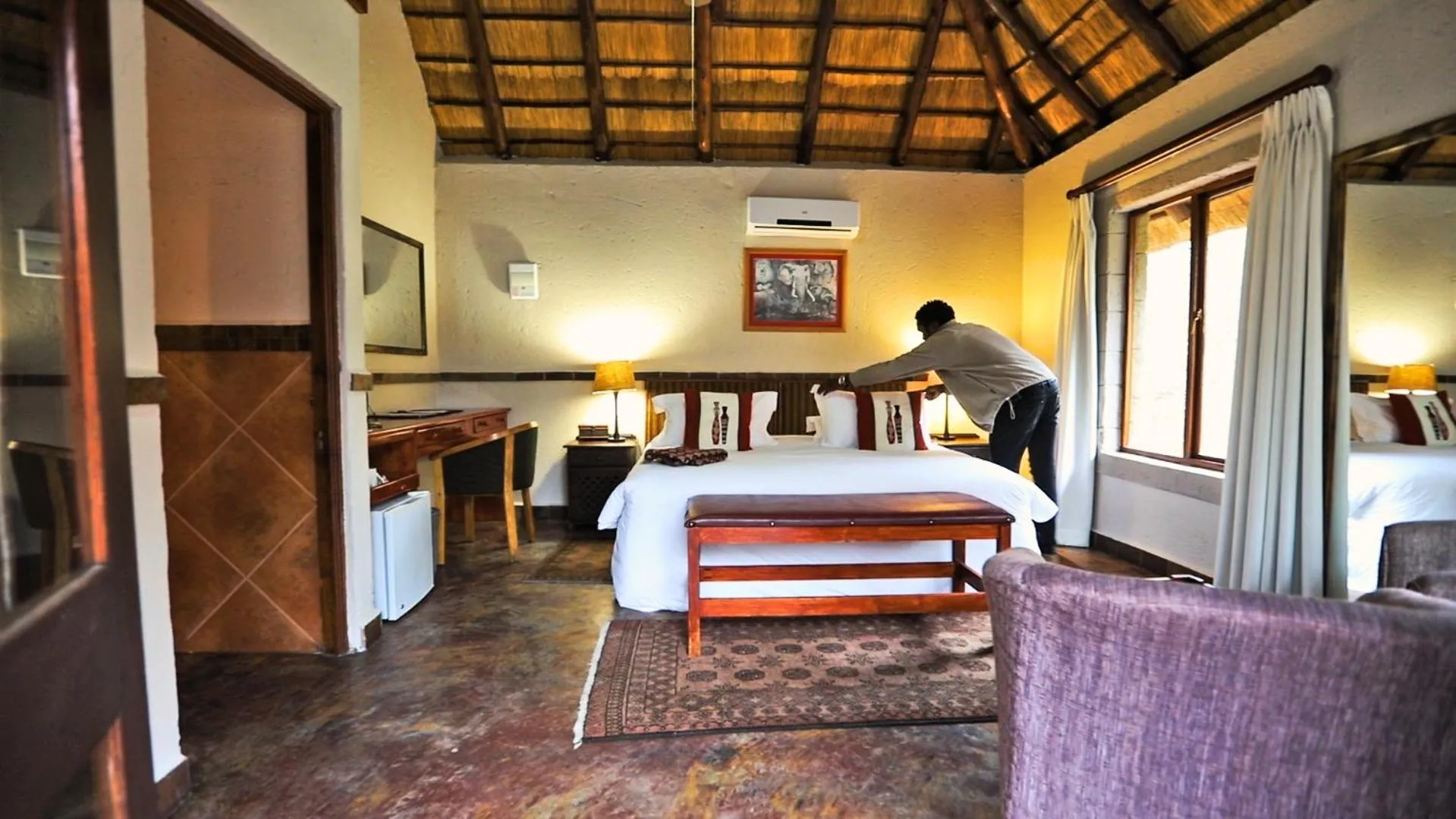 Staff, Bed in Grand Kruger Lodge and Spa