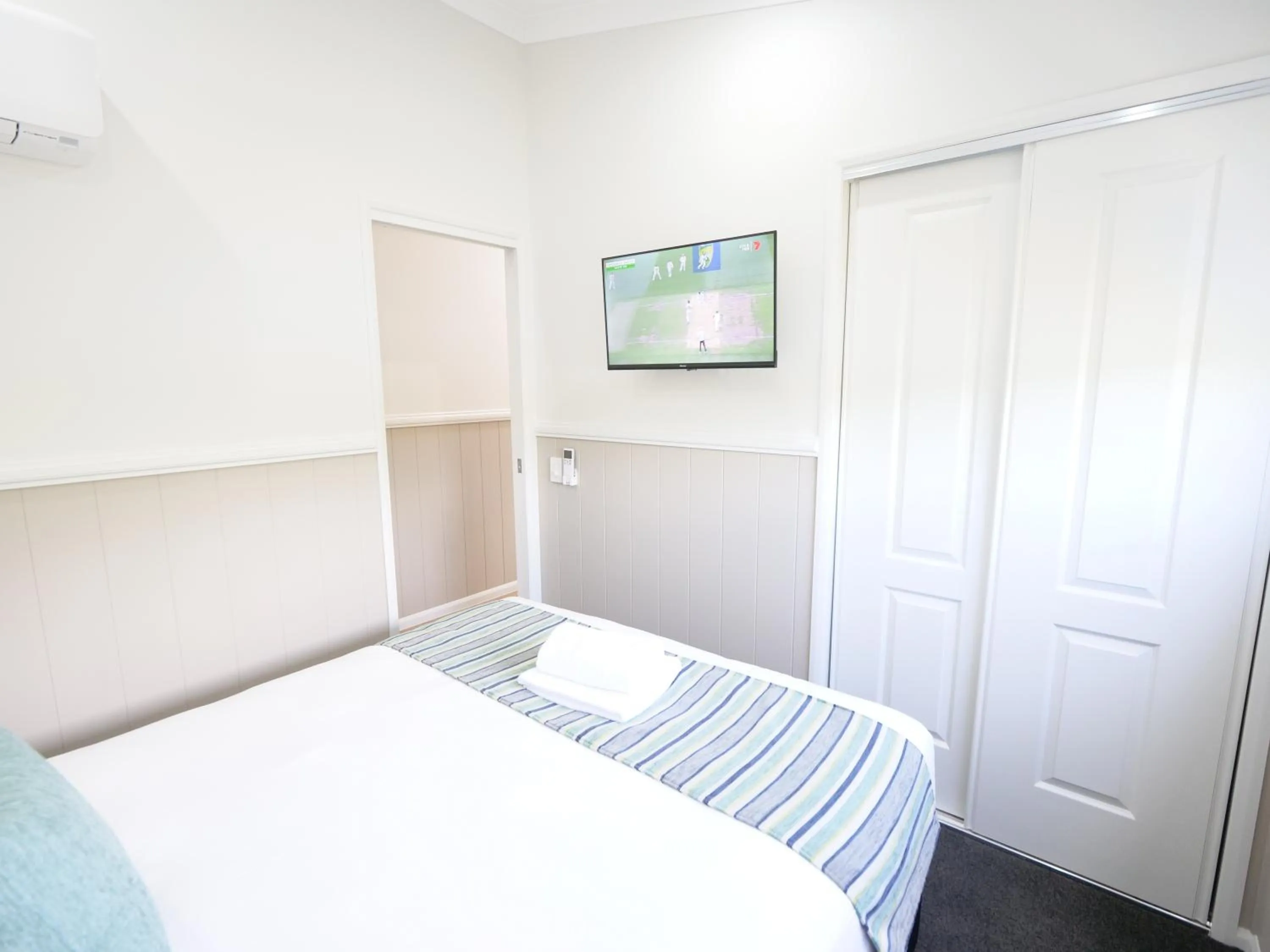 Bedroom, Bed in Ingenia Holidays Soldiers Point