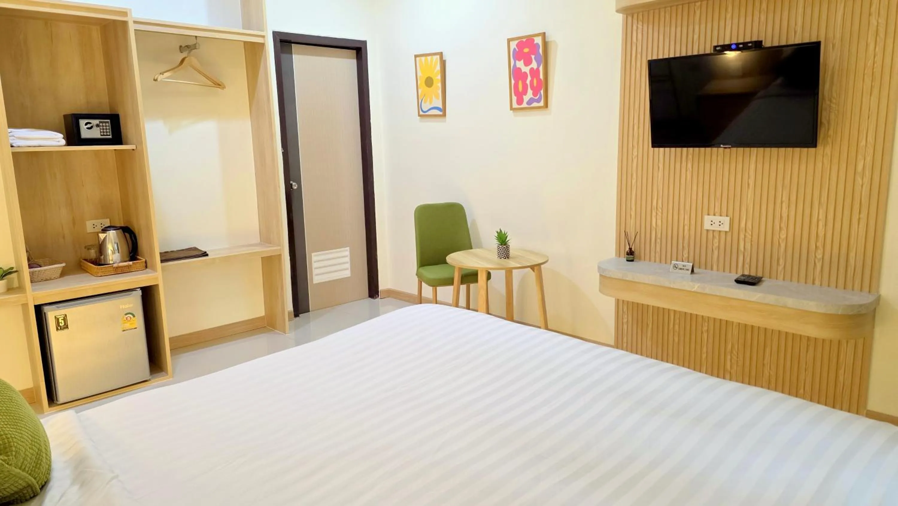 TV and multimedia, Bed in Samed Port View