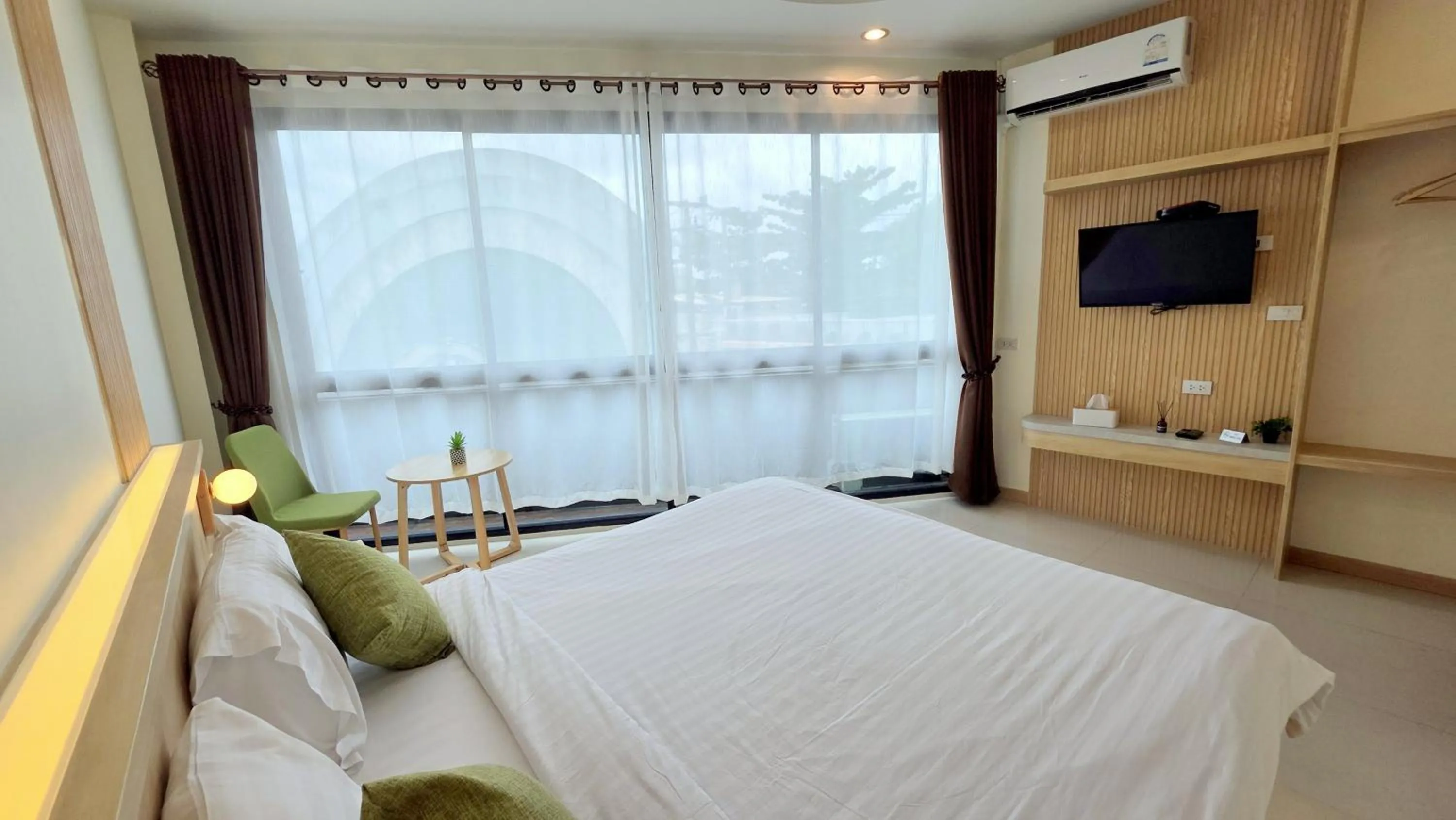 Bed in Samed Port View