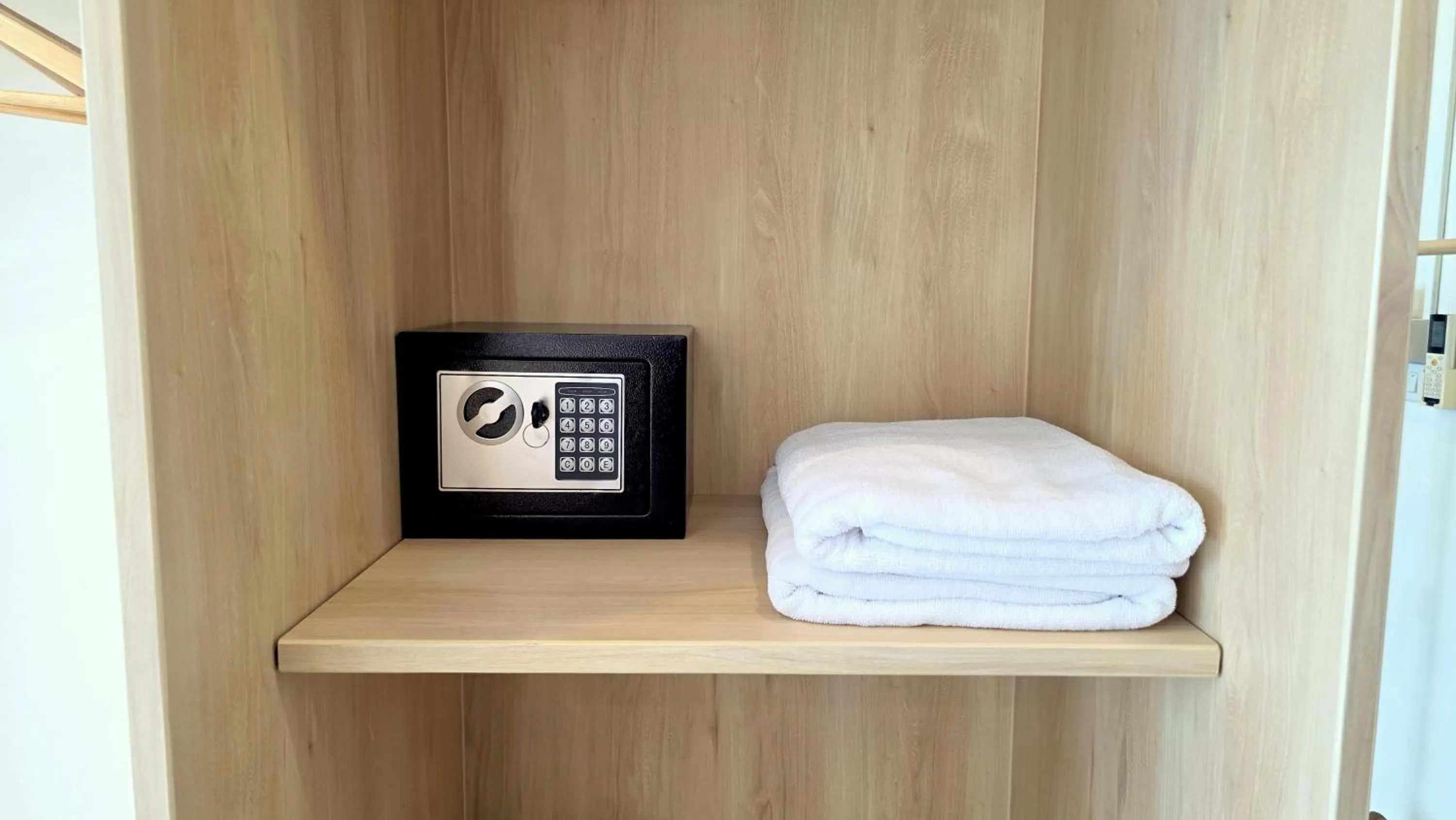 safe in Samed Port View