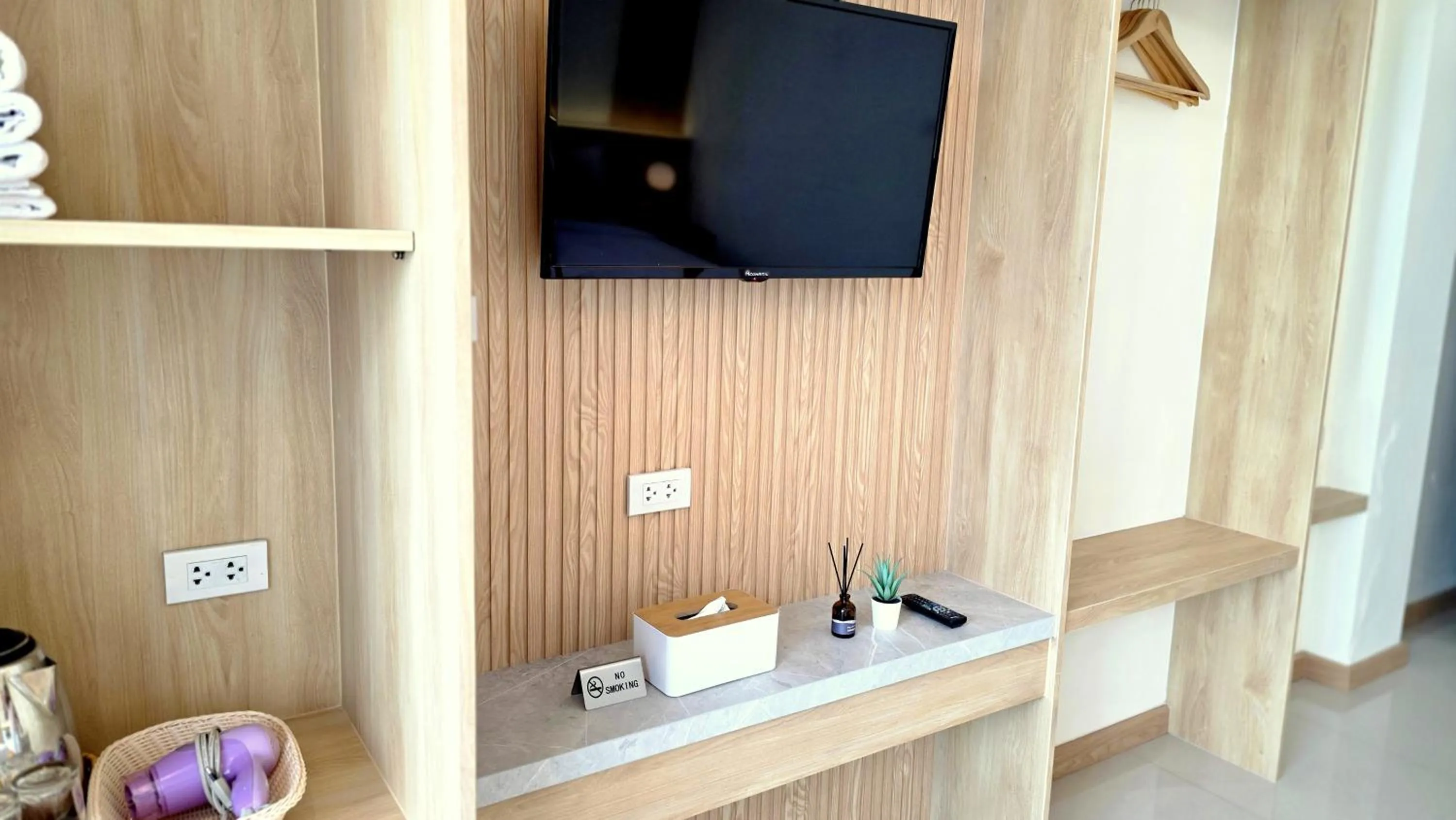 TV and multimedia in Samed Port View