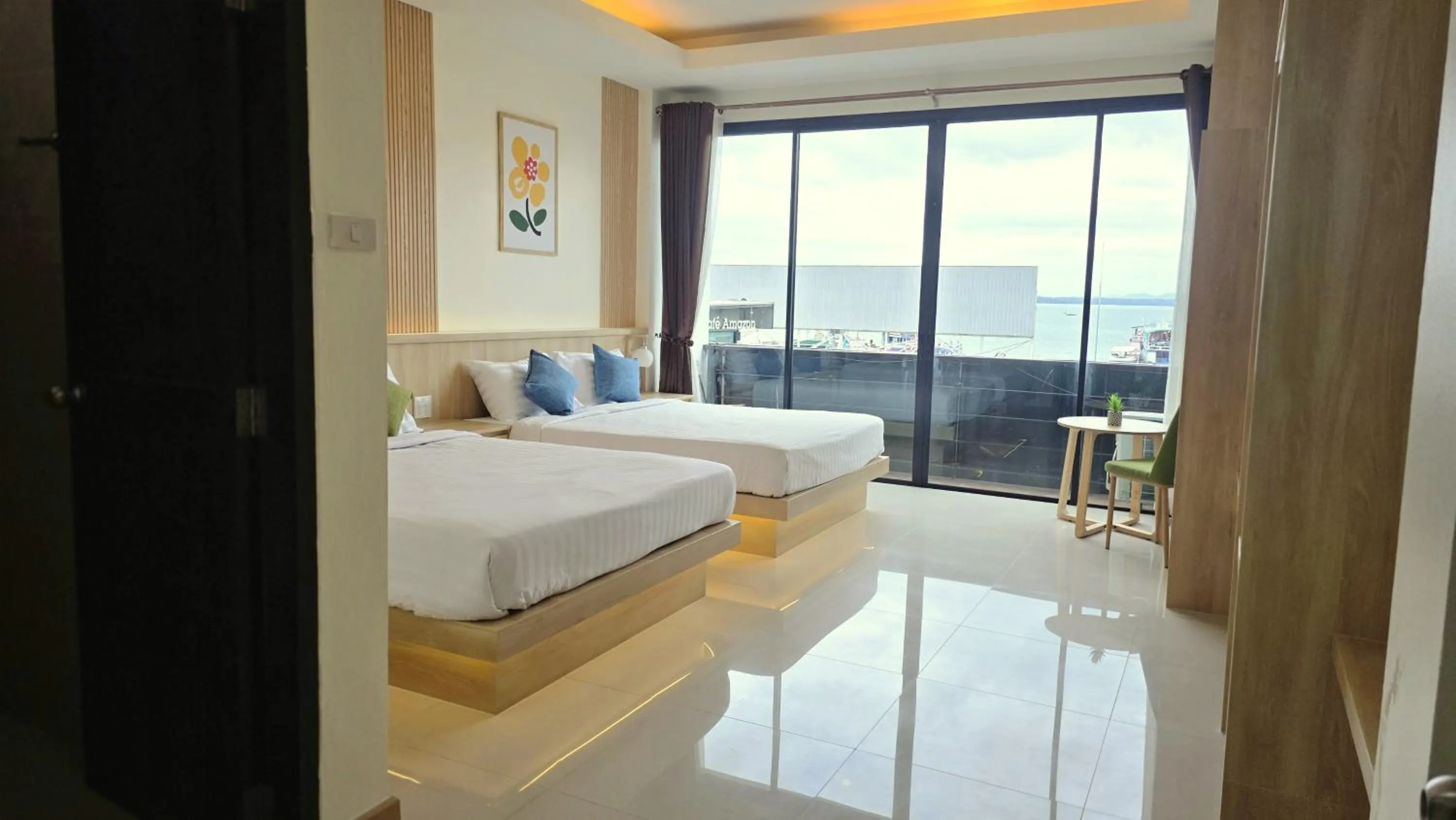 Bed in Samed Port View