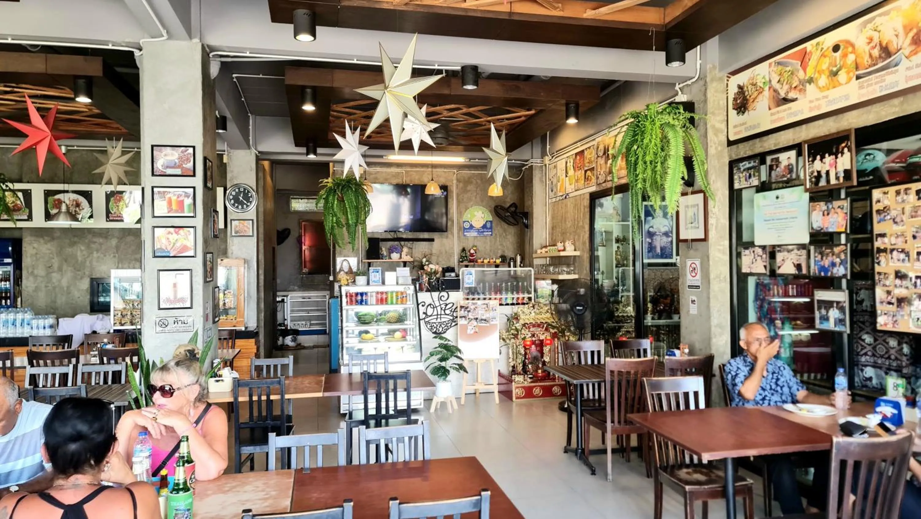 Restaurant/places to eat in Samed Port View