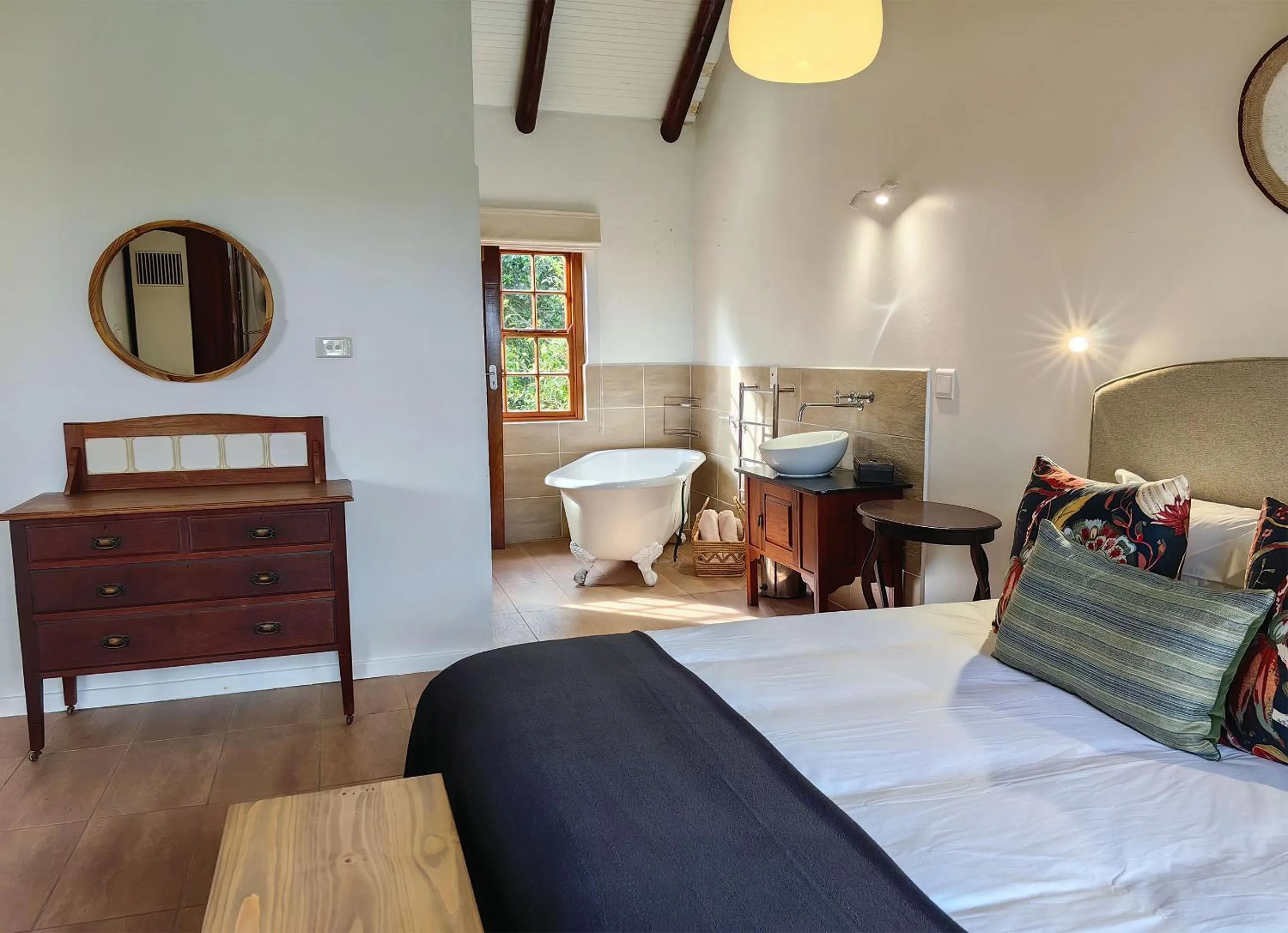 Bedroom, Bed in Oyster Bay Lodge