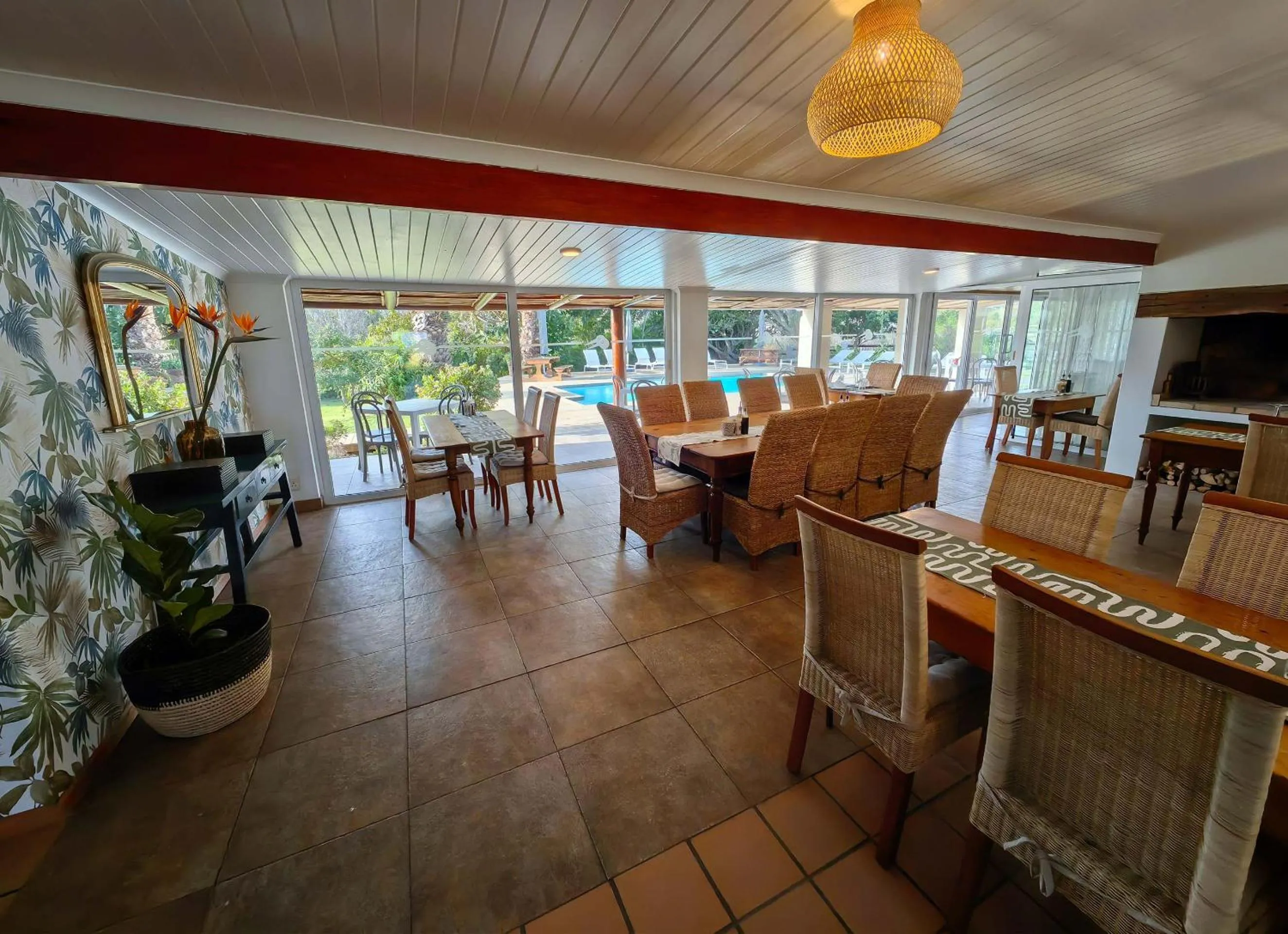 Restaurant/places to eat in Oyster Bay Lodge